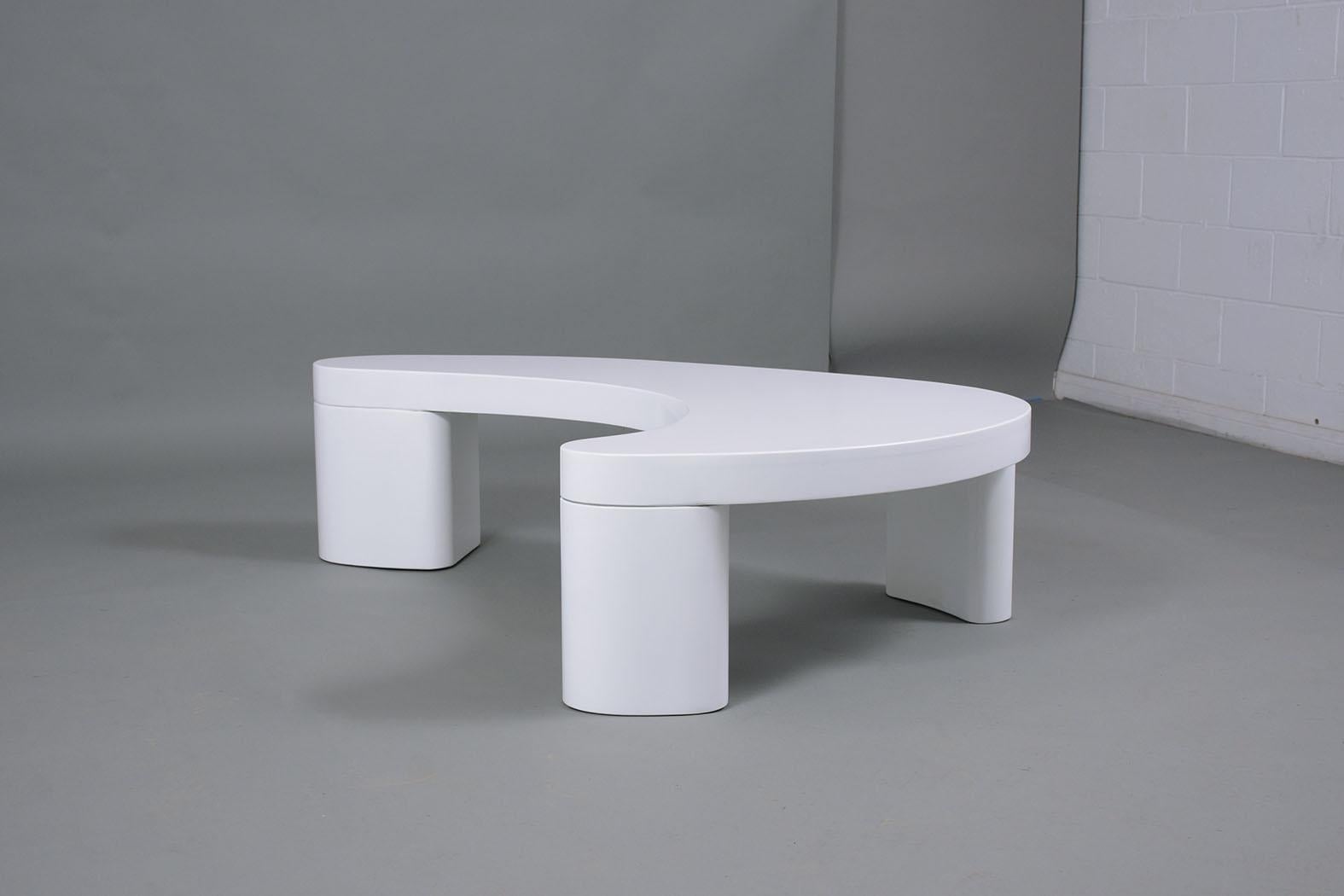 Late 20th Century Mid-Century Modern White Lacquered Coffee Table