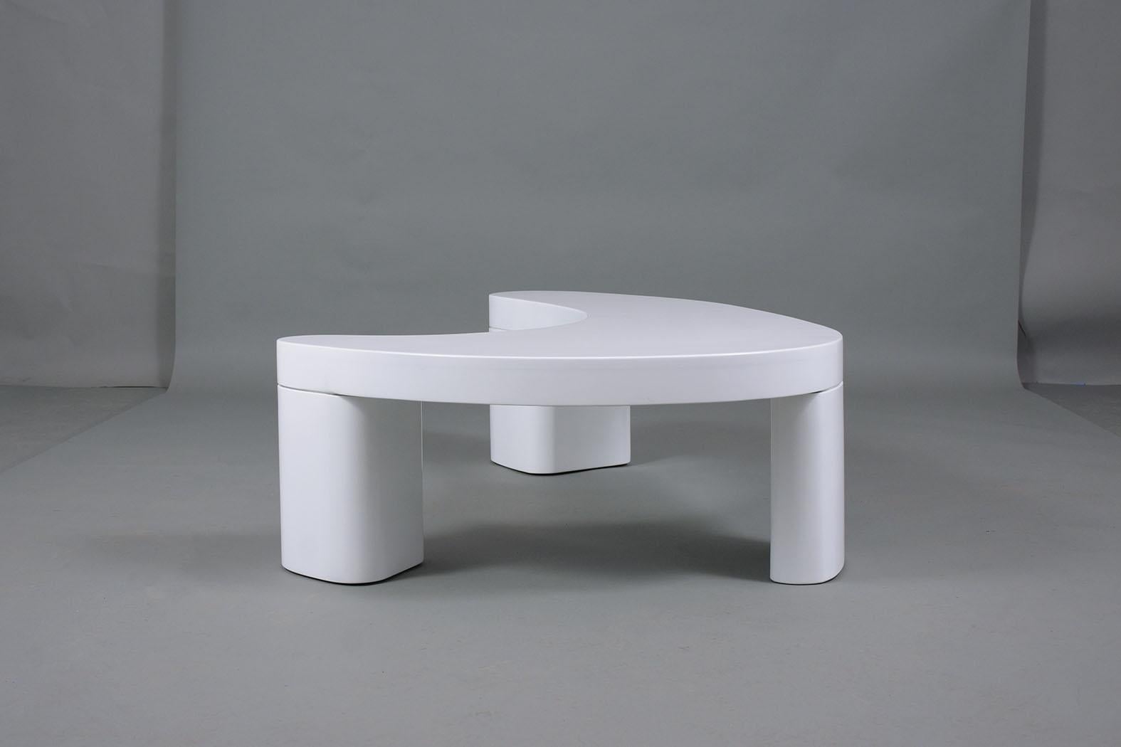 Mid-Century Modern White Lacquered Coffee Table 1