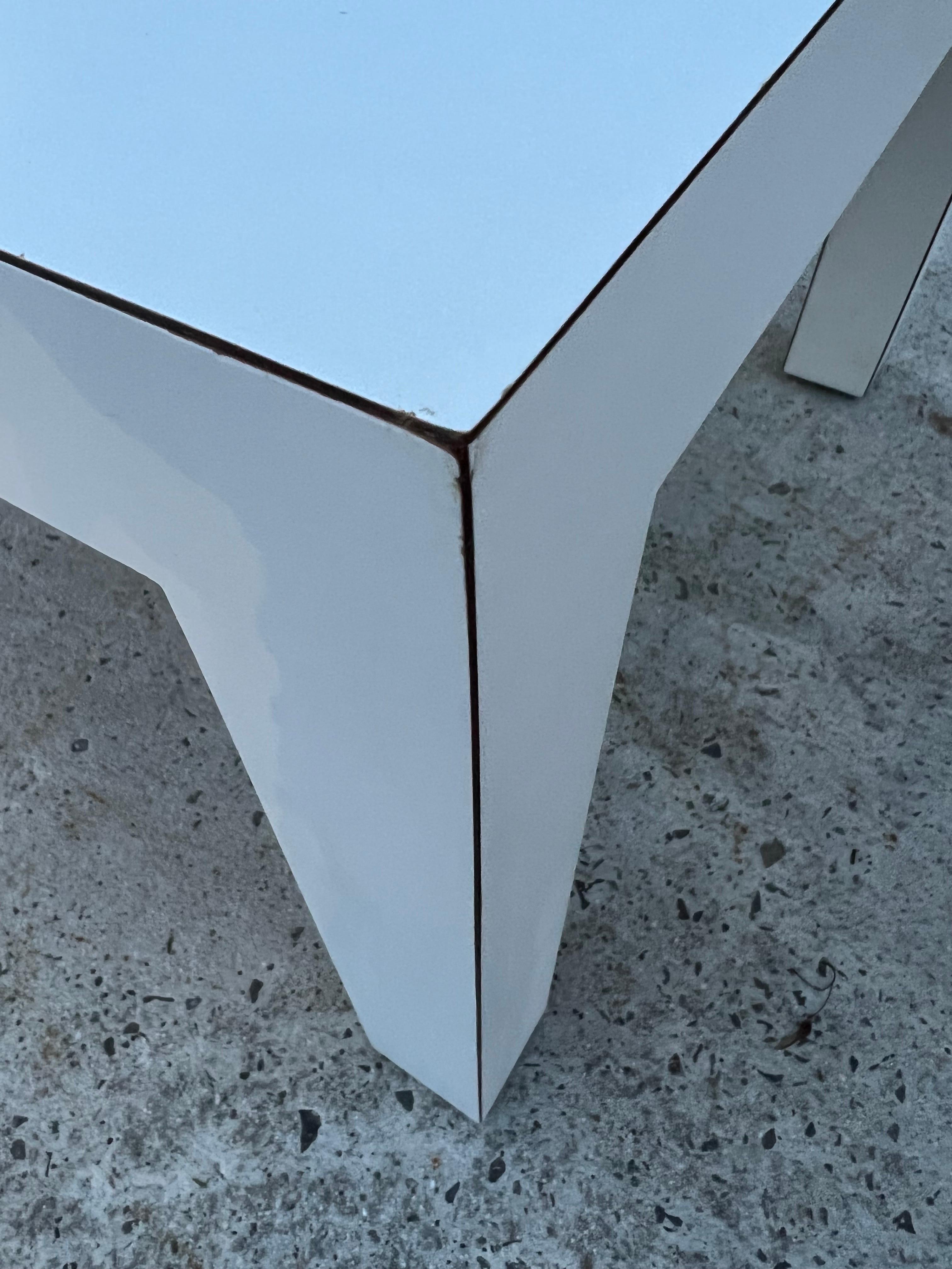 Moderner weißer Laminat-Parsons-Tisch aus der Mitte des Jahrhunderts im Angebot 7