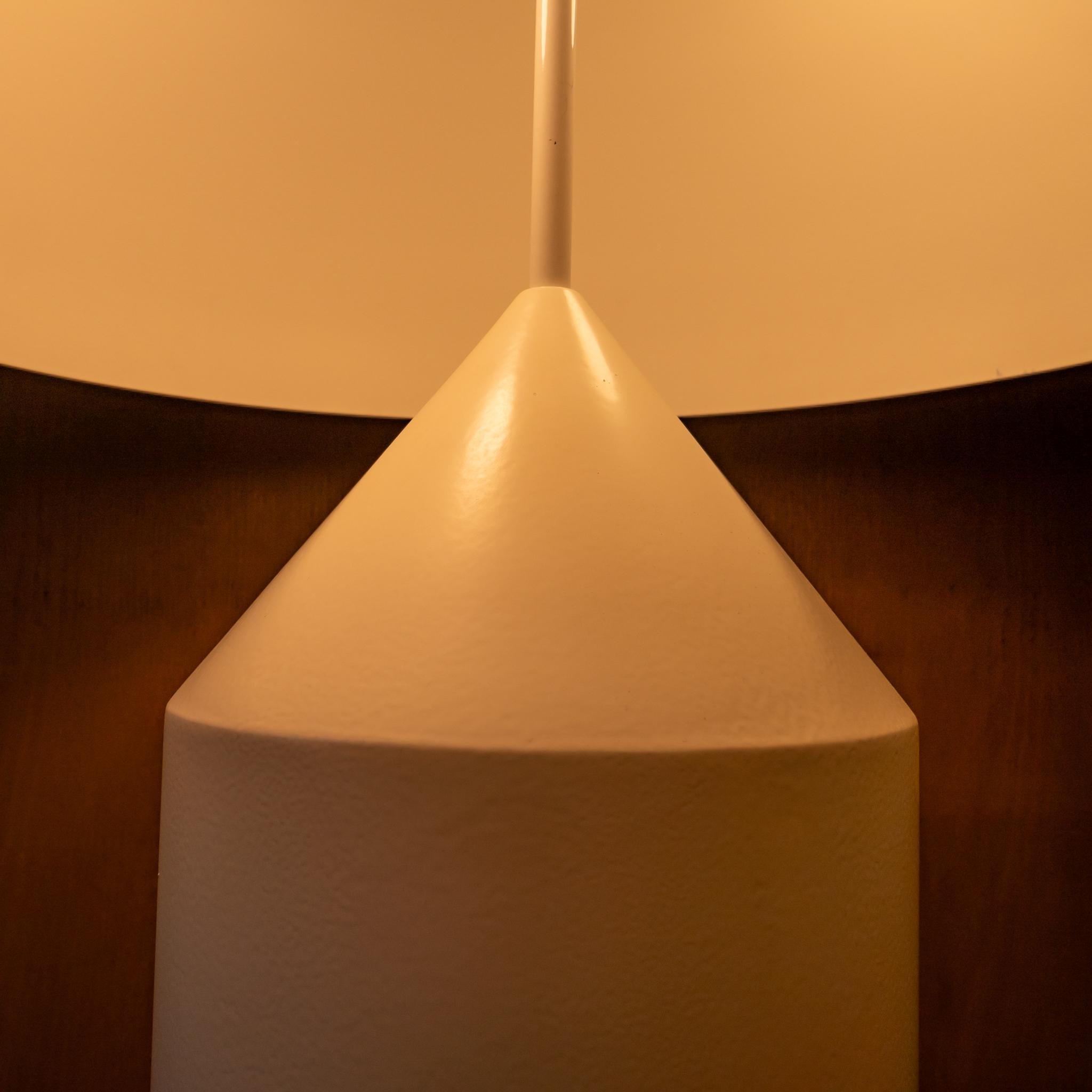 Fin du 20e siècle Lampe de bureau Atollo 233 de style mi-siècle moderne en métal blanc par Vico Magistretti, 1970 en vente