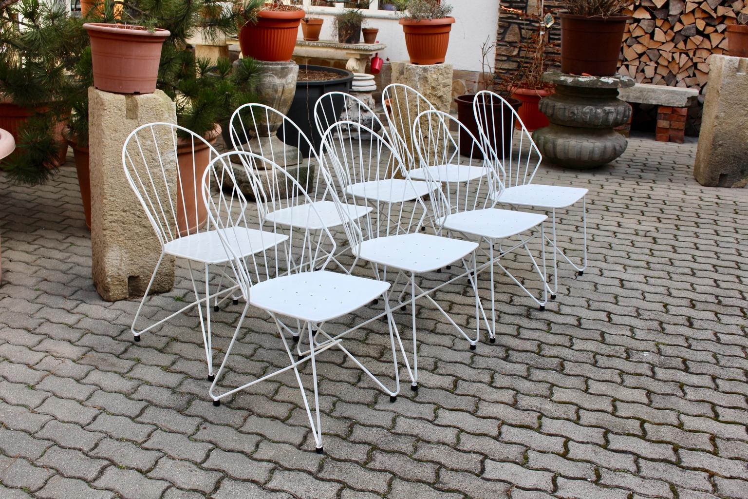 Mid-Century Modern White Metal Vintage Garden Chairs Auersperg by Sonett In Good Condition For Sale In Vienna, AT