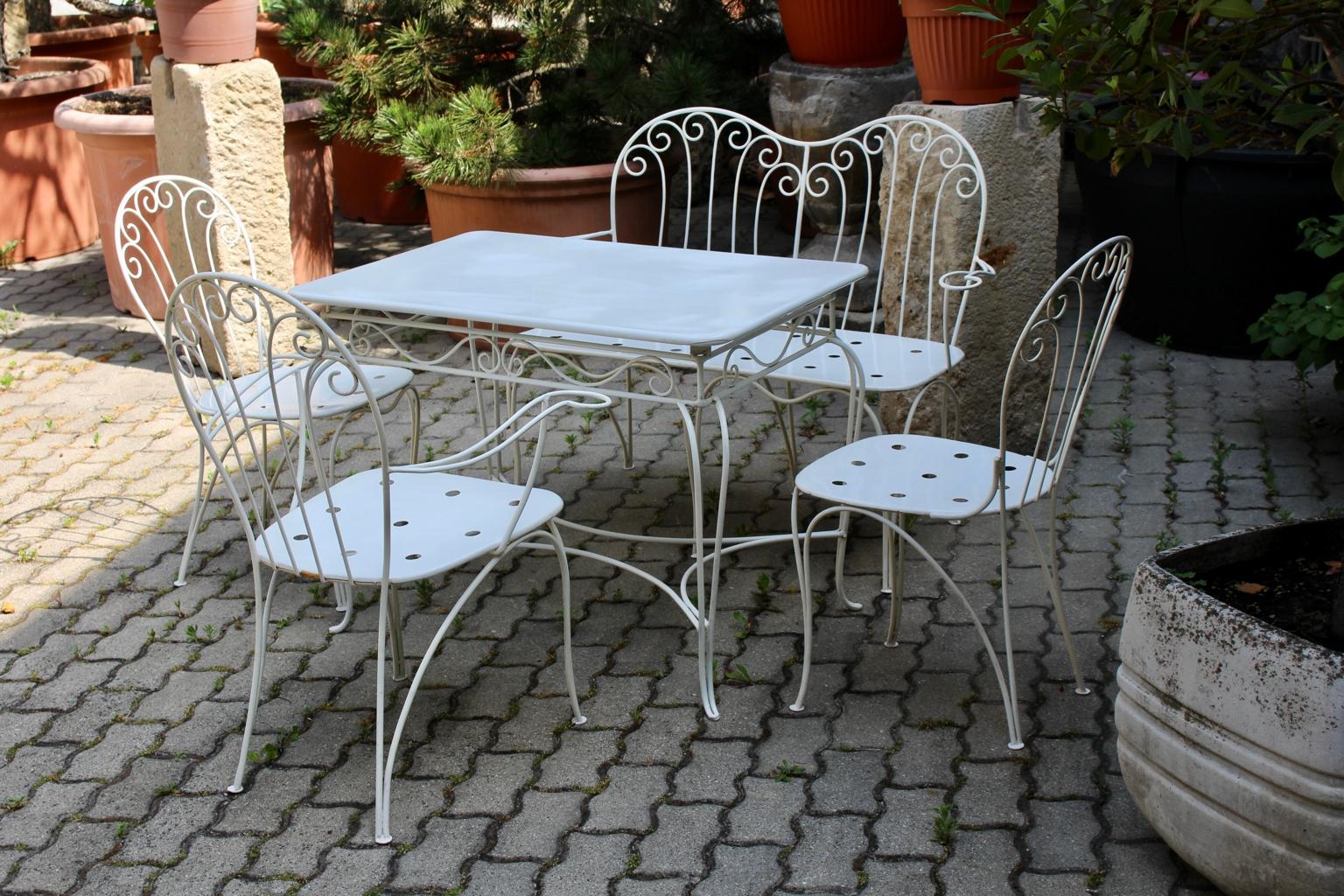 Mid-Century Modern Weißes Metall Vintage-Garten- oder Terrassenmöbel, 1950er Jahre, Österreich (Moderne der Mitte des Jahrhunderts) im Angebot