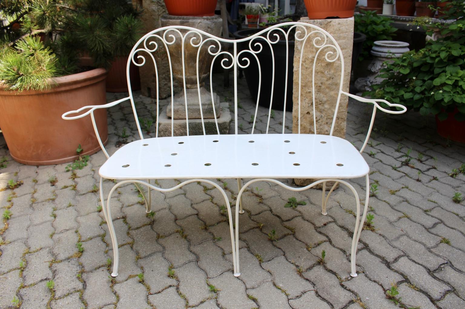 Mid-Century Modern White Metal Vintage Patio or Garden Furniture, 1950s, Austria In Good Condition For Sale In Vienna, AT
