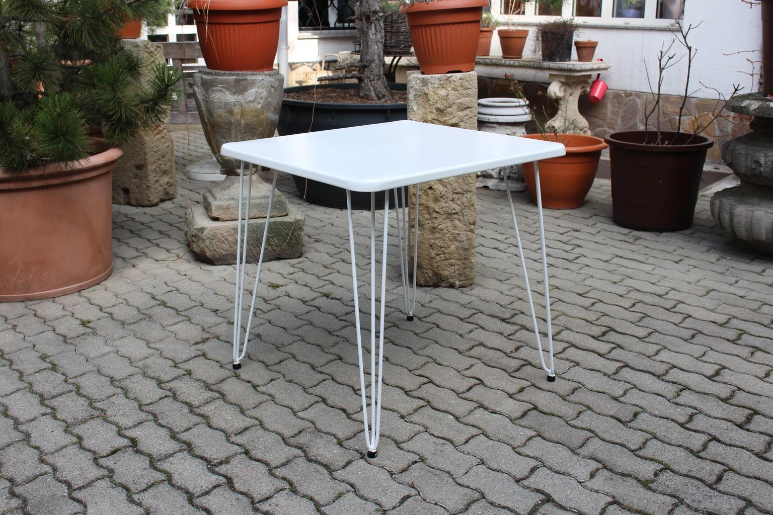 Mid-Century Modern White Metal Vintage Table by Wladar & Mödlhammer for Sonett  In Good Condition For Sale In Vienna, AT