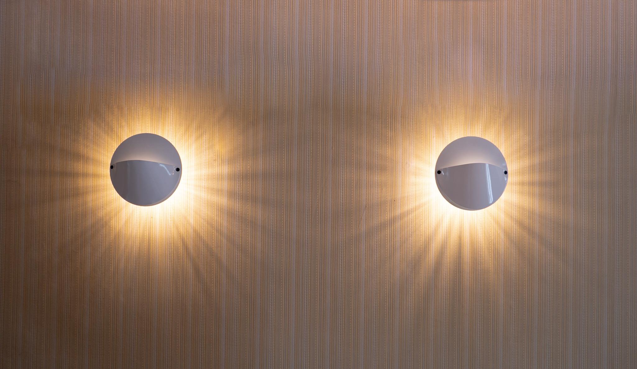 Mid Century Modern White Metall Wall Lamps by Achille Castiglioni, Italy 1980s For Sale 5