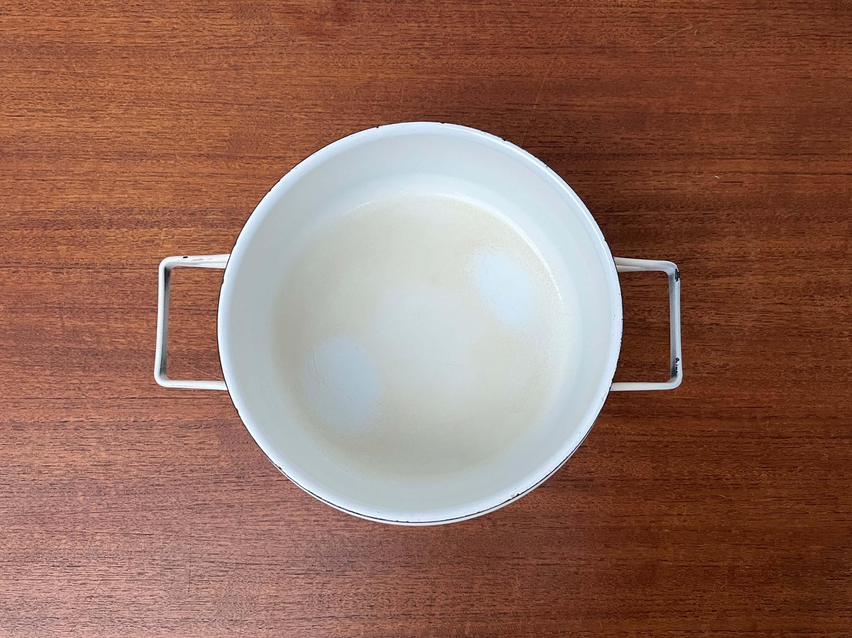 Vaso minimalista in smalto bianco della metà del secolo Seppo Mallat Finel Finlandia 1960 in vendita 8