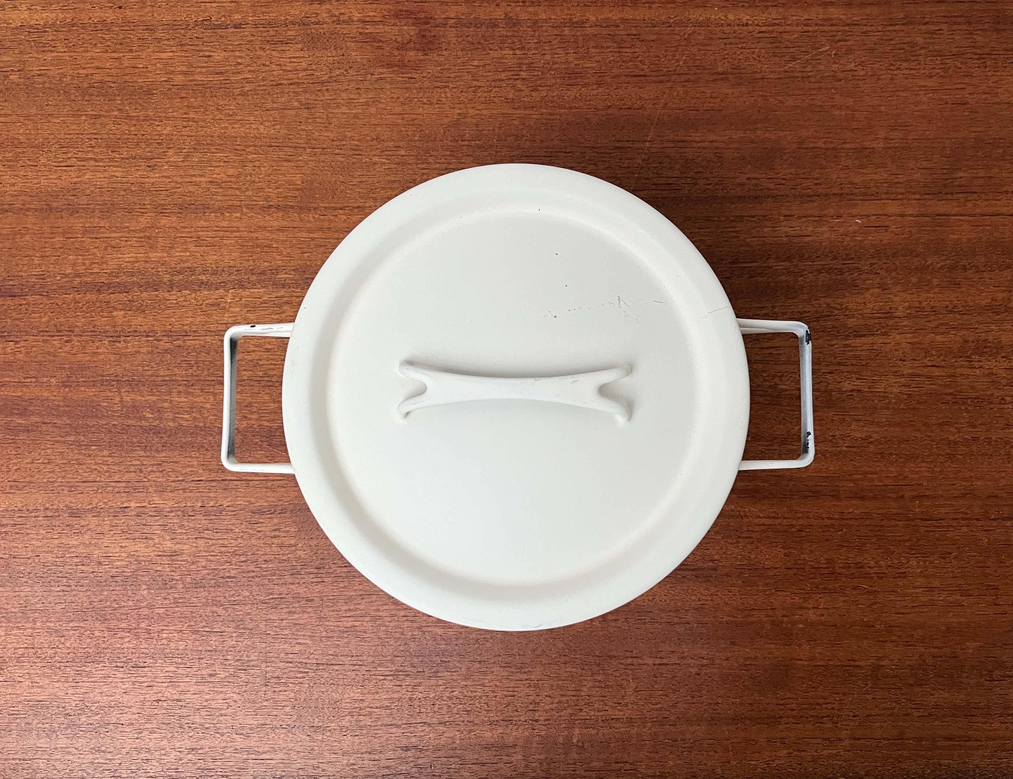 Mid-Century moderno Vaso minimalista in smalto bianco della metà del secolo Seppo Mallat Finel Finlandia 1960 in vendita