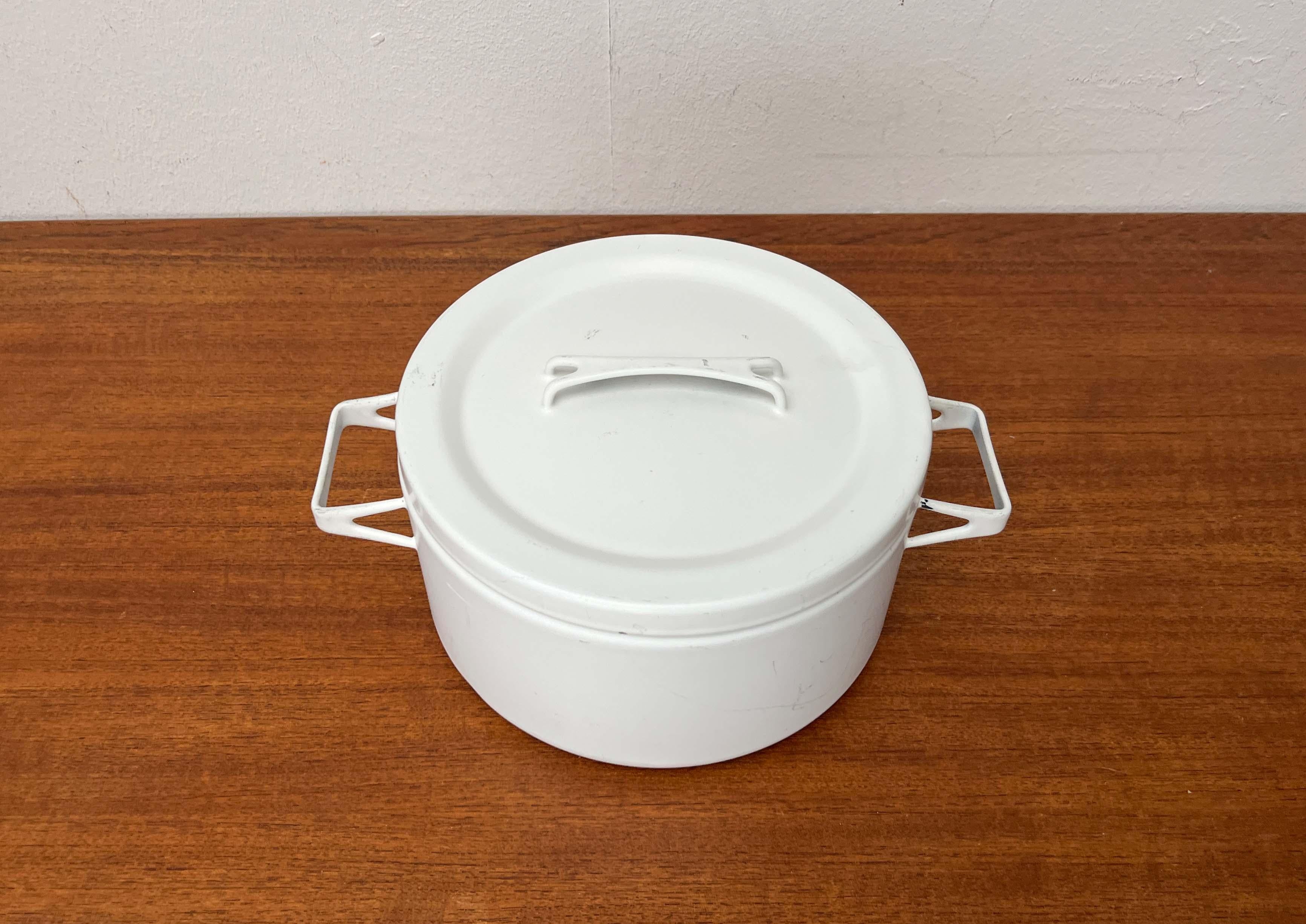 Mid-Century Modern White Minimalist Enamel Pot Seppo Mallat Finel Finland 1960s (20. Jahrhundert) im Angebot