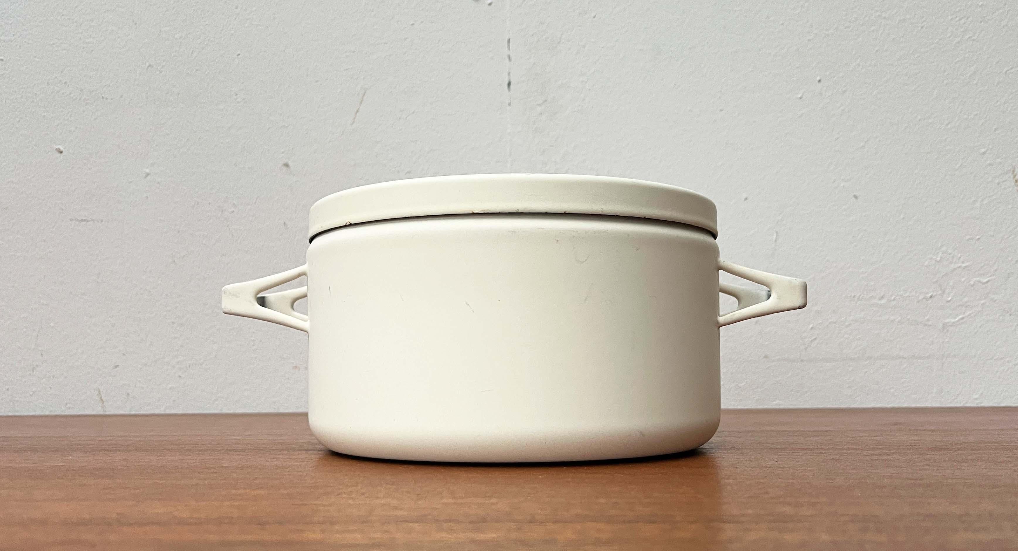 Metallo Vaso minimalista in smalto bianco della metà del secolo Seppo Mallat Finel Finlandia 1960 in vendita