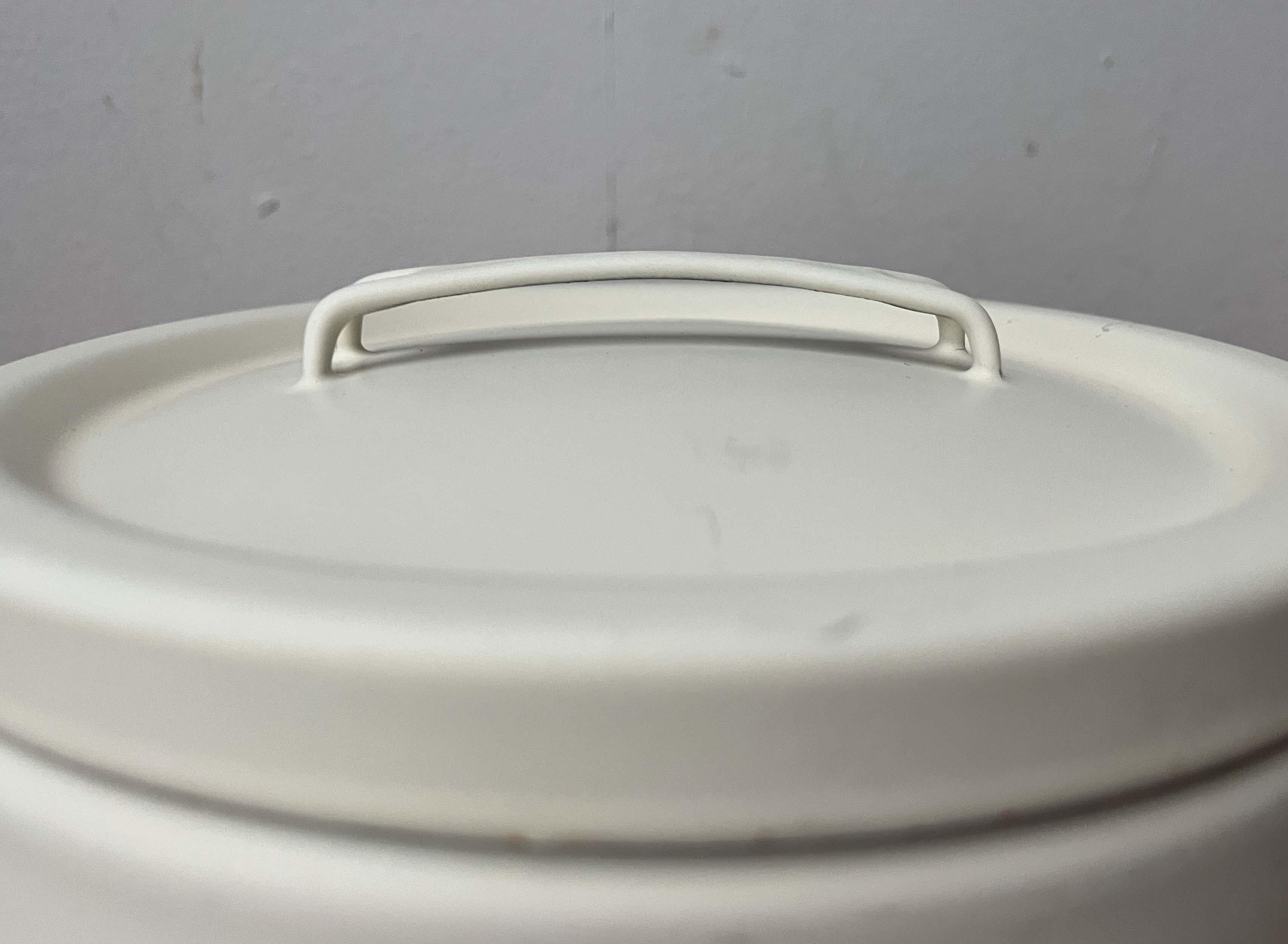 Vaso minimalista in smalto bianco della metà del secolo Seppo Mallat Finel Finlandia 1960 in vendita 2