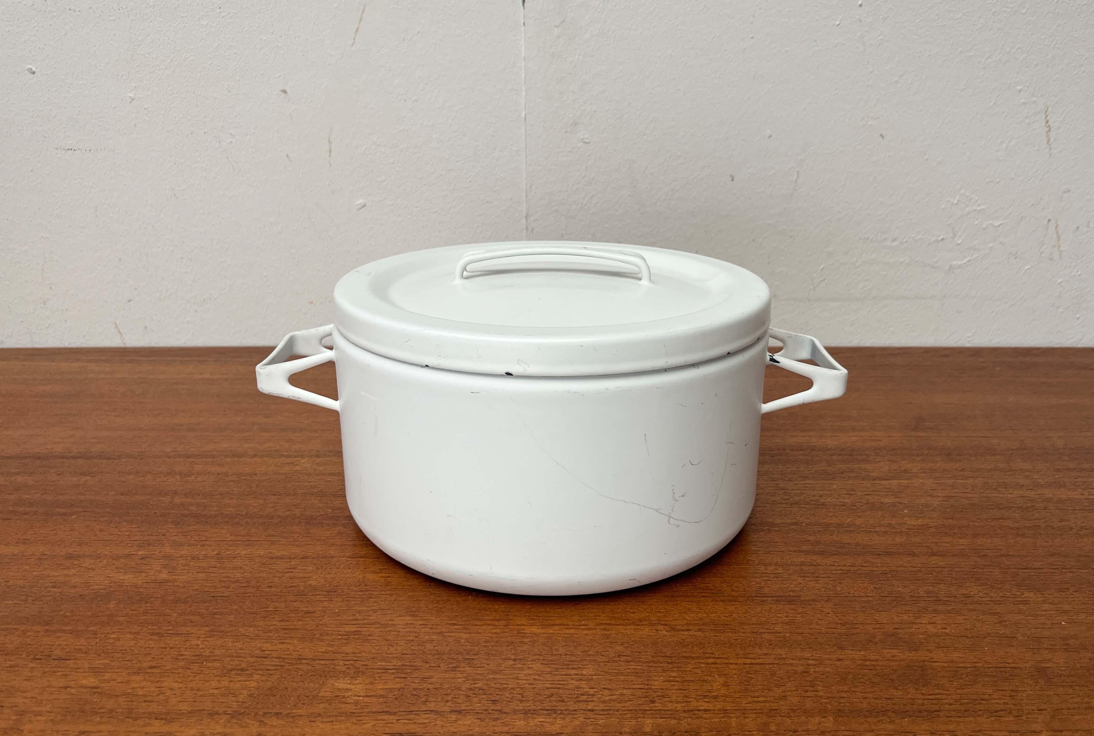Mid-Century Modern White Minimalist Enamel Pot Seppo Mallat Finel Finland 1960s im Angebot 2