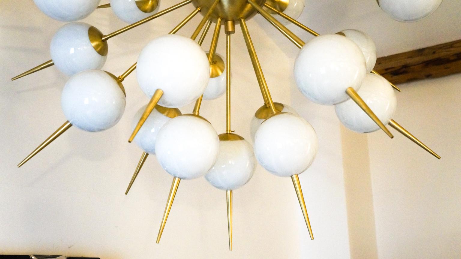 Hand-Crafted Mid-Century Modern White Murano Glass Sputnik Chandelier by Alberto Donà, 1980s For Sale