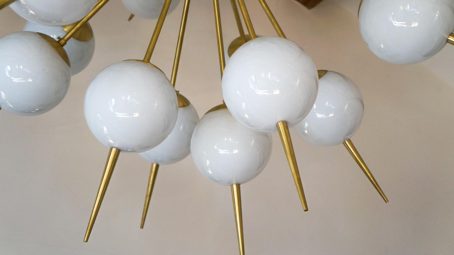 Late 20th Century Mid-Century Modern White Murano Glass Sputnik Chandelier by Alberto Donà, 1980s For Sale