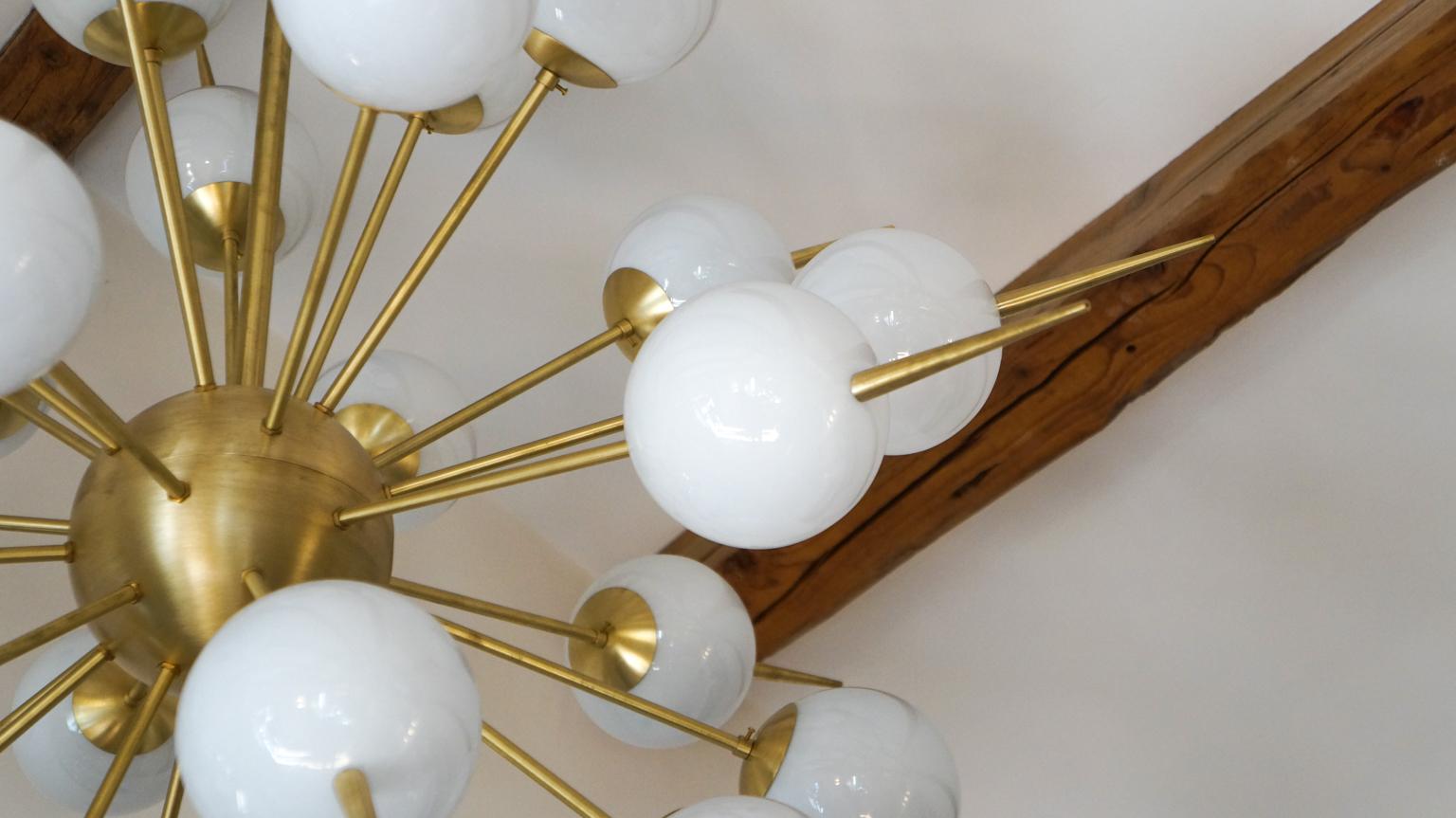 Alberto Donà Mid-Century Modern White Murano Glass Sputnik Chandelier, 1980s For Sale 1