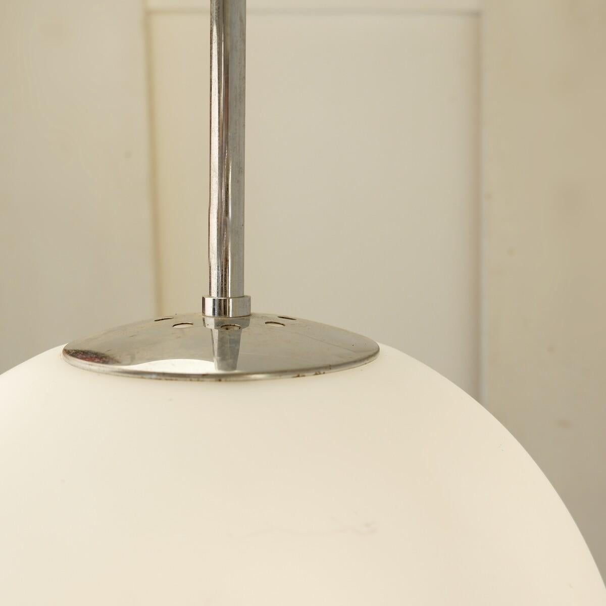Plafonnier Cascade en verre opalin blanc et chrome, The Moderns - années 1970 Bon état - En vente à Uccle, BE
