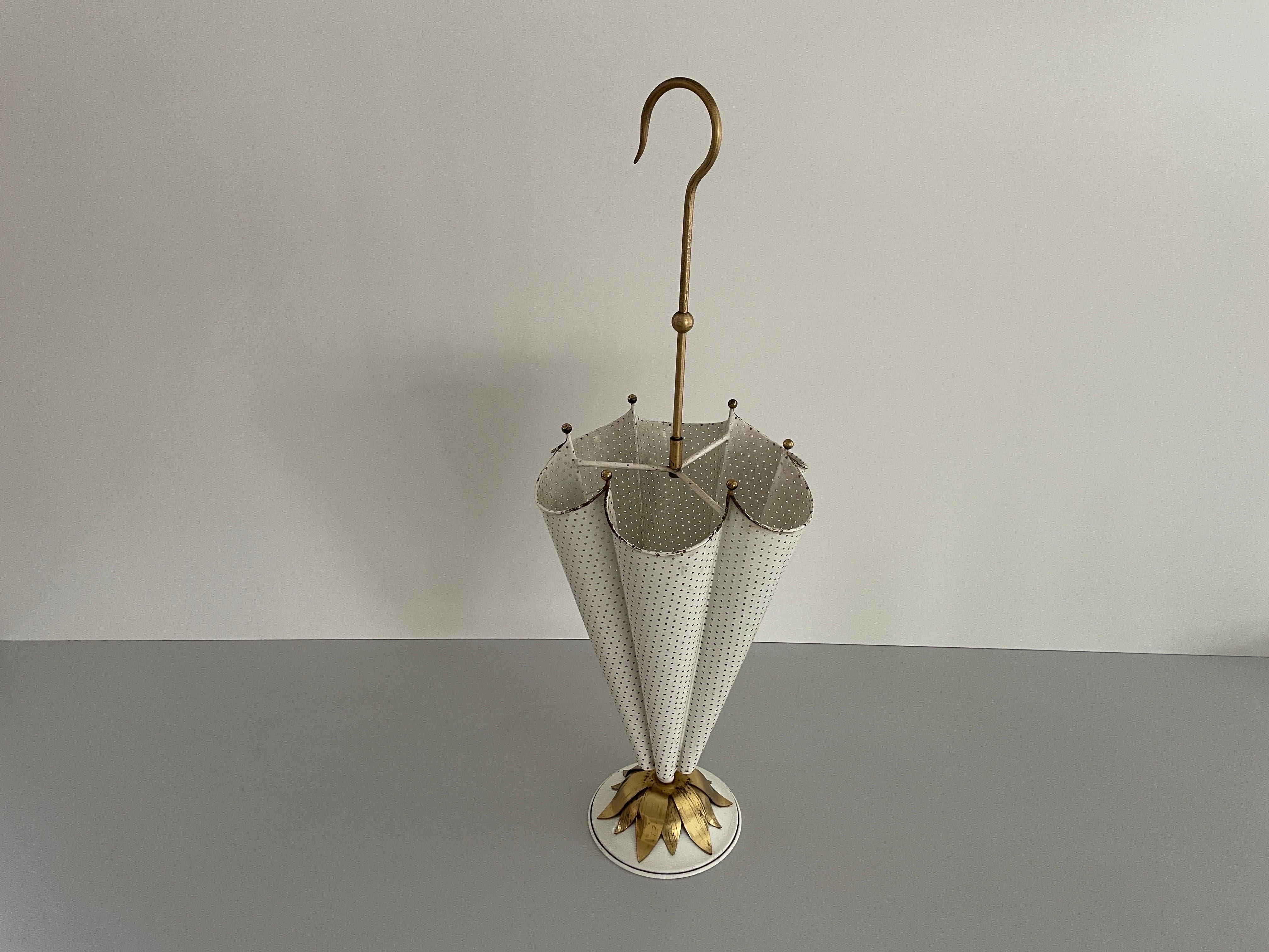Mid Century Modern White Perforated Metal Umbrella Stand, 1950s, Germany

Measurements: 
Height: 80 cm
Diameter of top: 28 cm
Base diameter: 18 cm

Please do not hesitate to ask us if you have any questions.




.