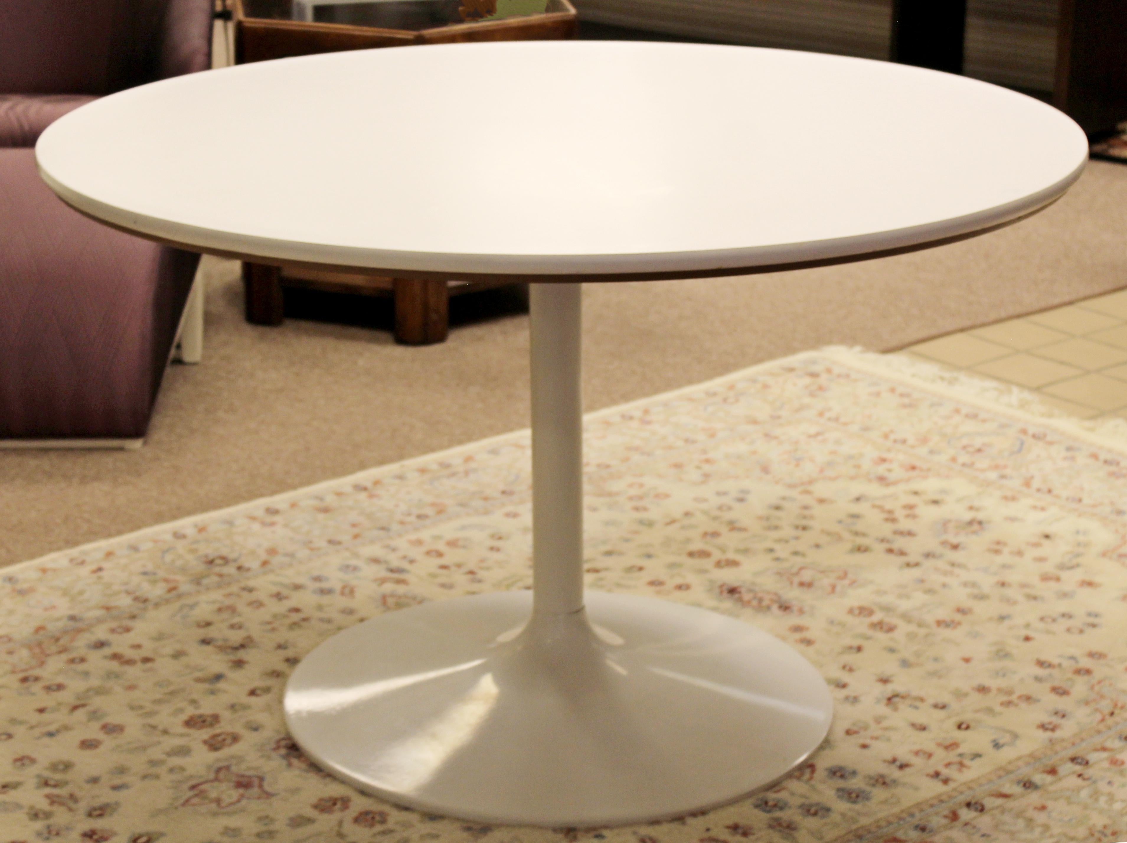 For your consideration is a wonderful, white game or dining table, in the Saarinen 