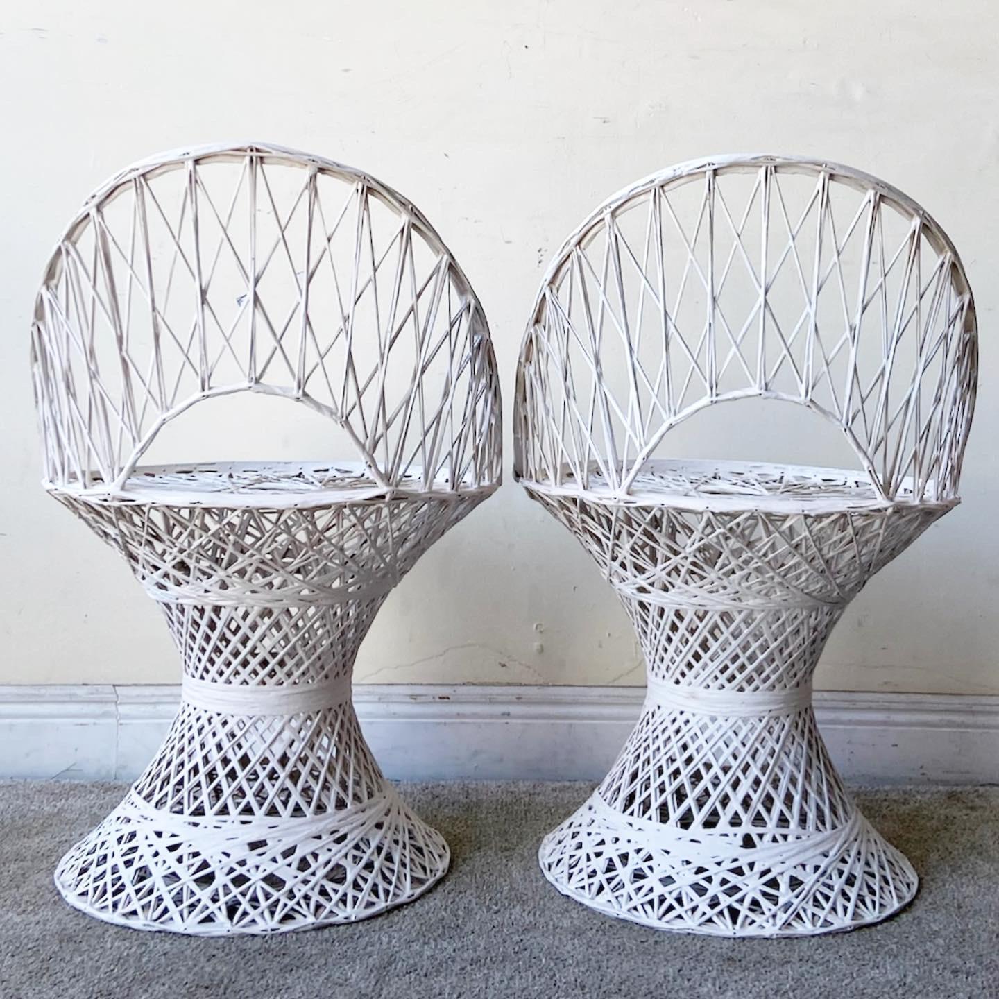 American Mid-Century Modern White Russell Woodard Spun Fiberglass Chairs, Set of 4
