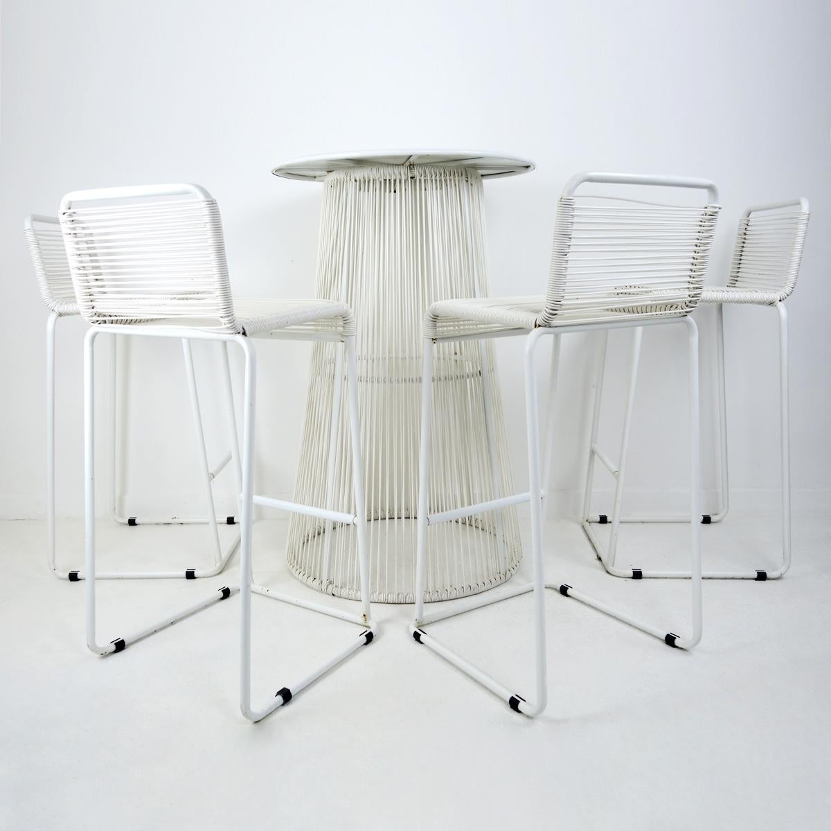 Stunning white patio set consisting of a high table and 4 high chairs / bar stools. They are made of steel and rubber cord.
Perfect for your breakfast nook or patio.
The dimensions mentioned apply for the high chairs.
The table is 70 cm / 27.3