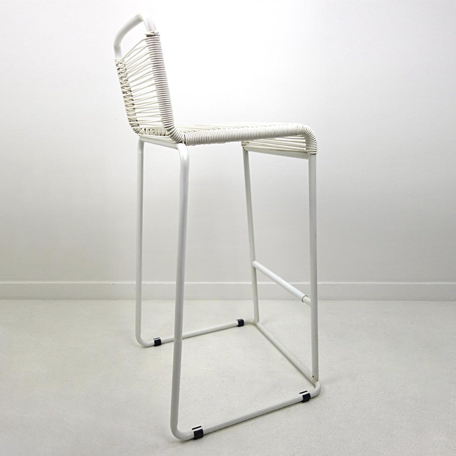 Mid Century Modern White Table And 4 High Stools With Rubber Cord For Sale At 1stdibs