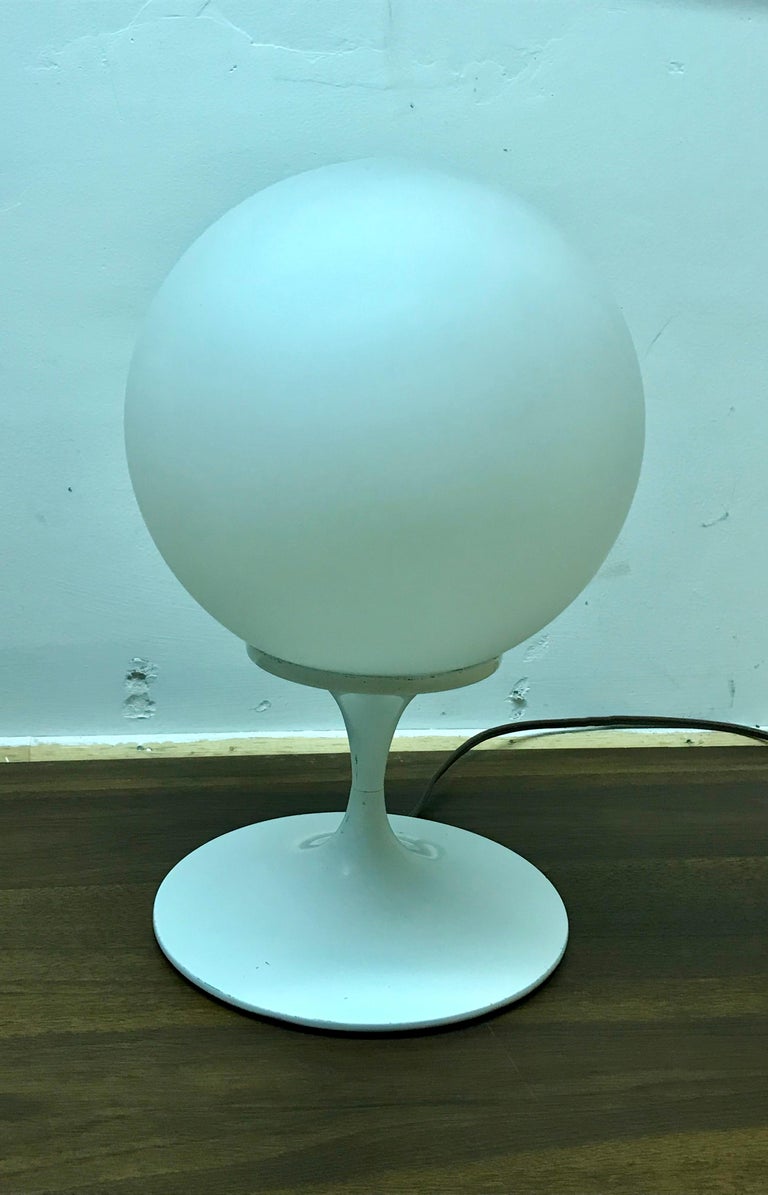 Very cool tulip base table lamp with matte white round globe by Laurel Lamp Company, 1960s. Great look for your credenza or library setting. All original, rewiring recommended.