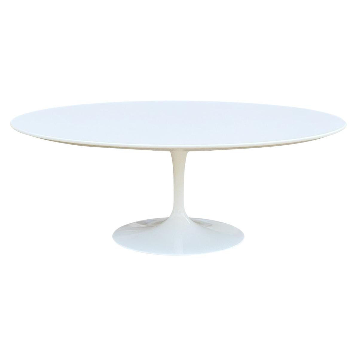 Mid-Century Modern White Tulip Oval Cocktail Table by Eero Saarinen for Knoll For Sale