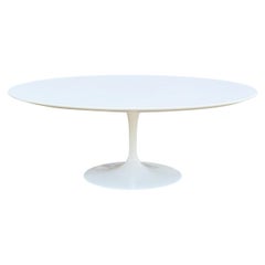 Mid-Century Modern White Tulip Oval Cocktail Table by Eero Saarinen for Knoll