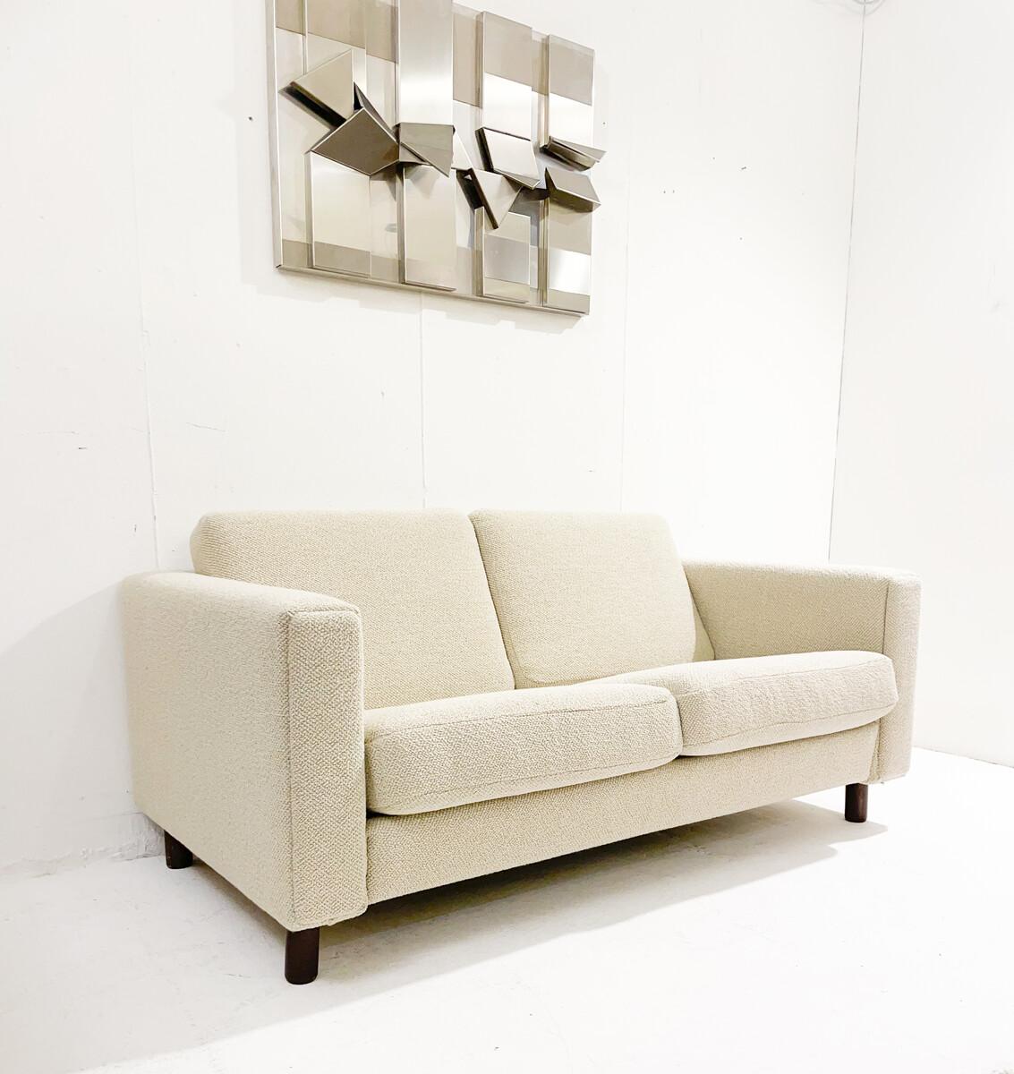 Mid-Century Modern White Two Seater Sofa by Hans Wegner, Denmark, 1960s In Good Condition For Sale In Brussels, BE
