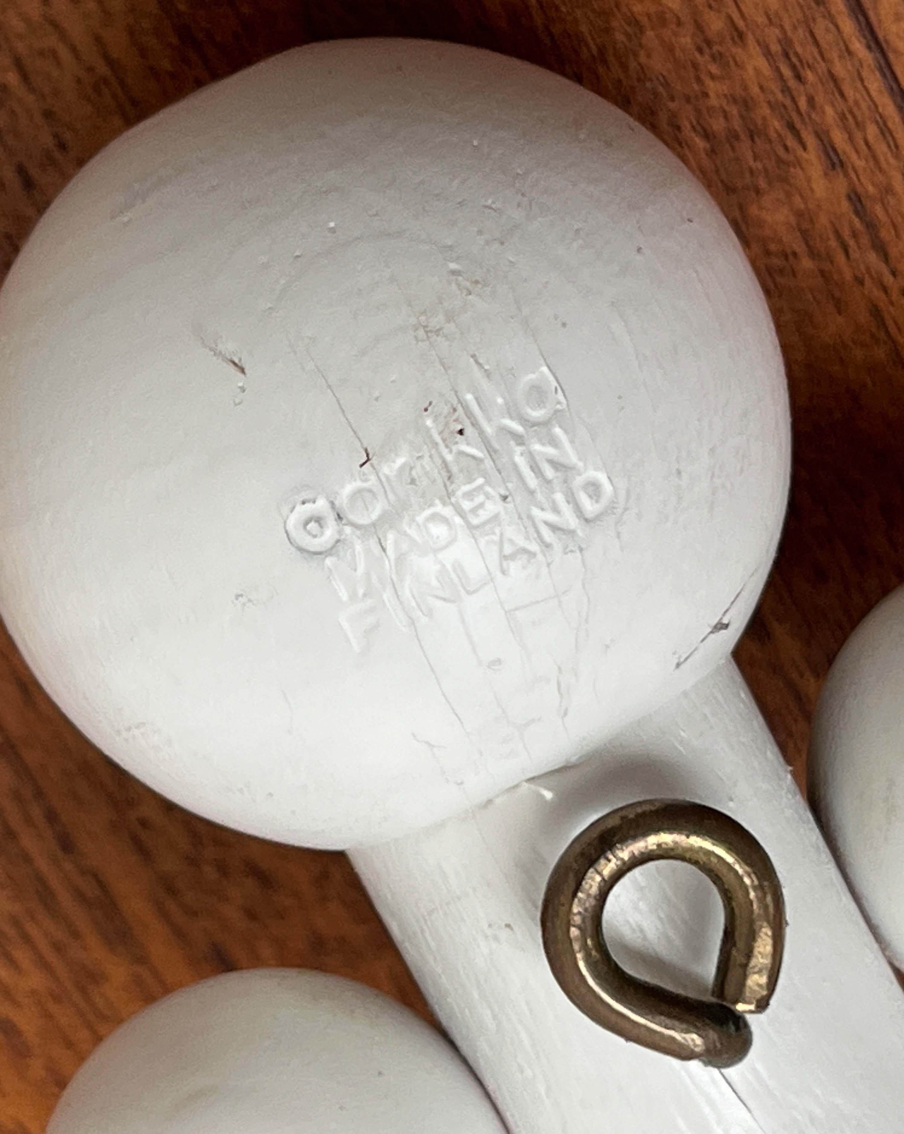 Moderner Wandkerzenhalter mit weißem Holzkreuz aus der Mitte des Jahrhunderts aus Aarikka, Finnland im Angebot 9