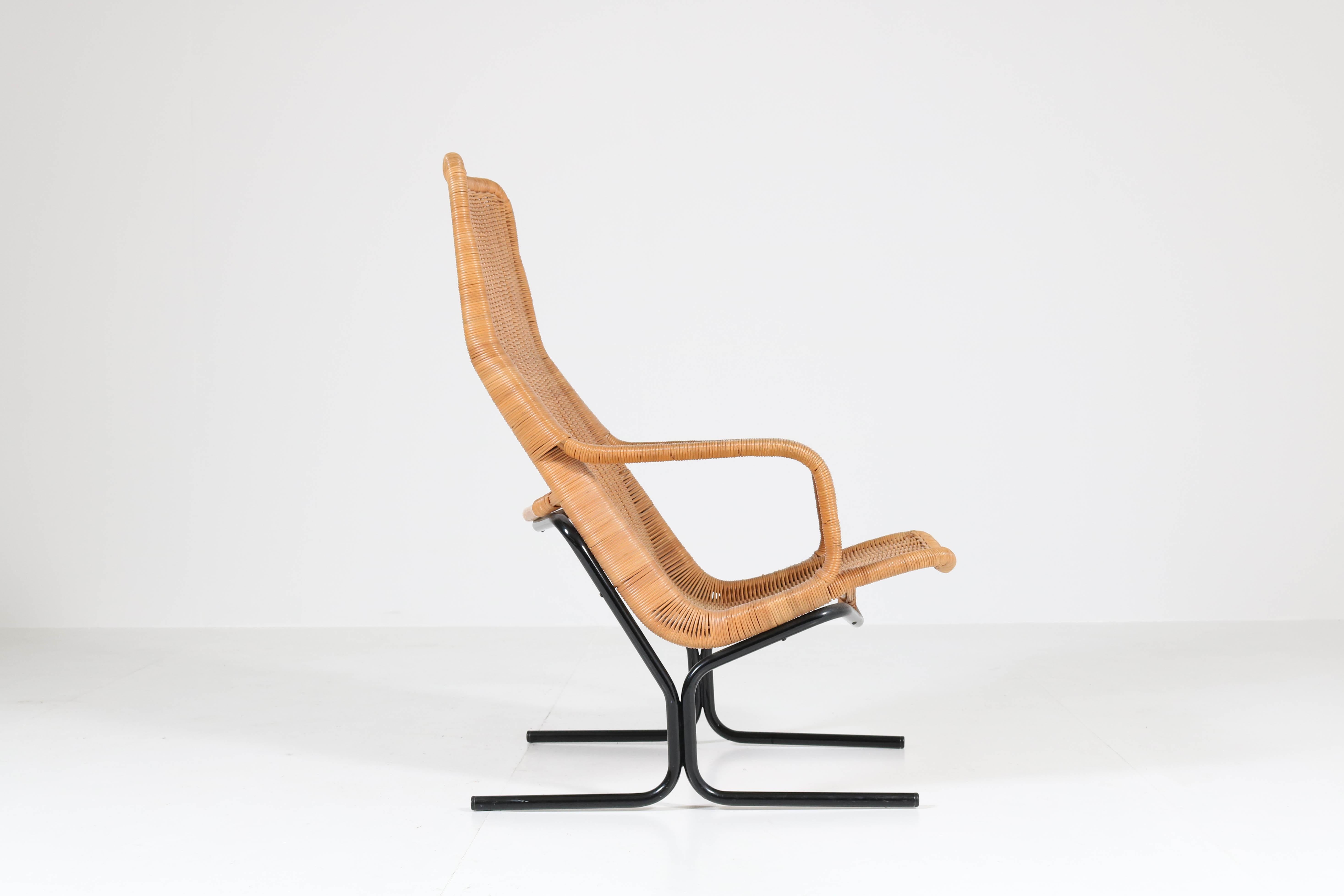 Elegant Mid-Century Modern lounge chair.
Design by Dirk van Sliedrecht for Rohé Noordwolde.
Striking Dutch design from the sixties.
Wicker seating with black lacquered metal base.
In good original condition with minor wear consistent with age