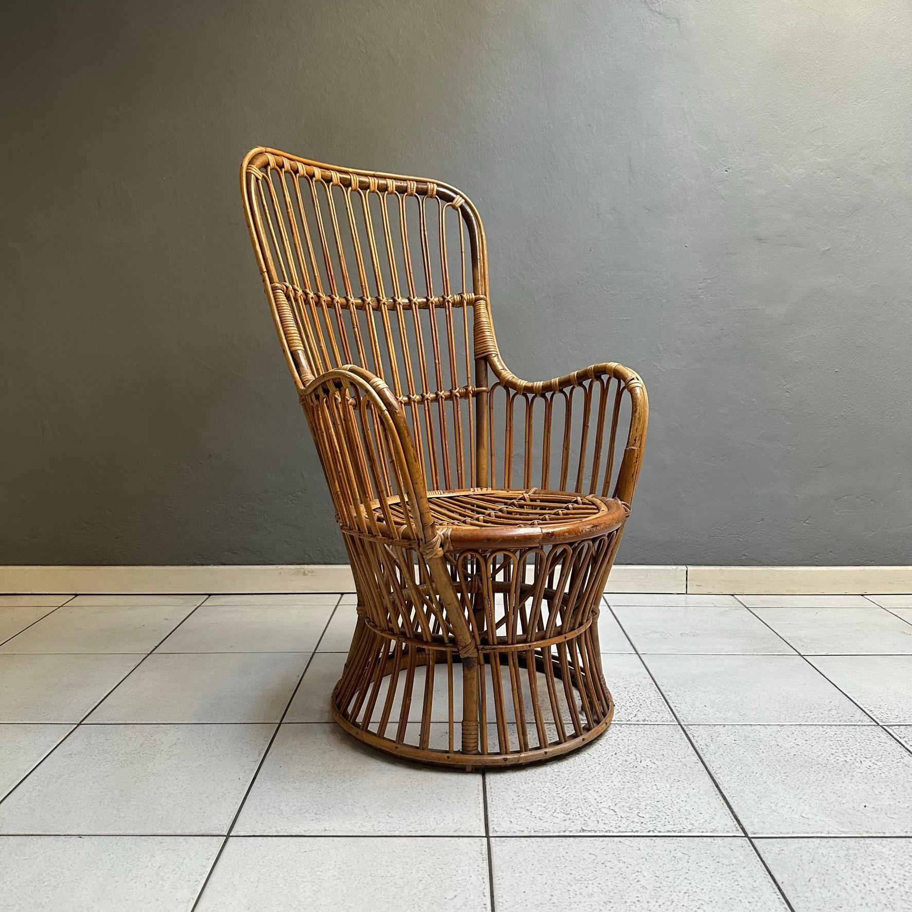 Wicker armchair from the fifties, Italian manufacture.
The wicker armchair has an important and elegant appearance thanks to the weaving of the wood. 
The seat with balconies is enveloping
