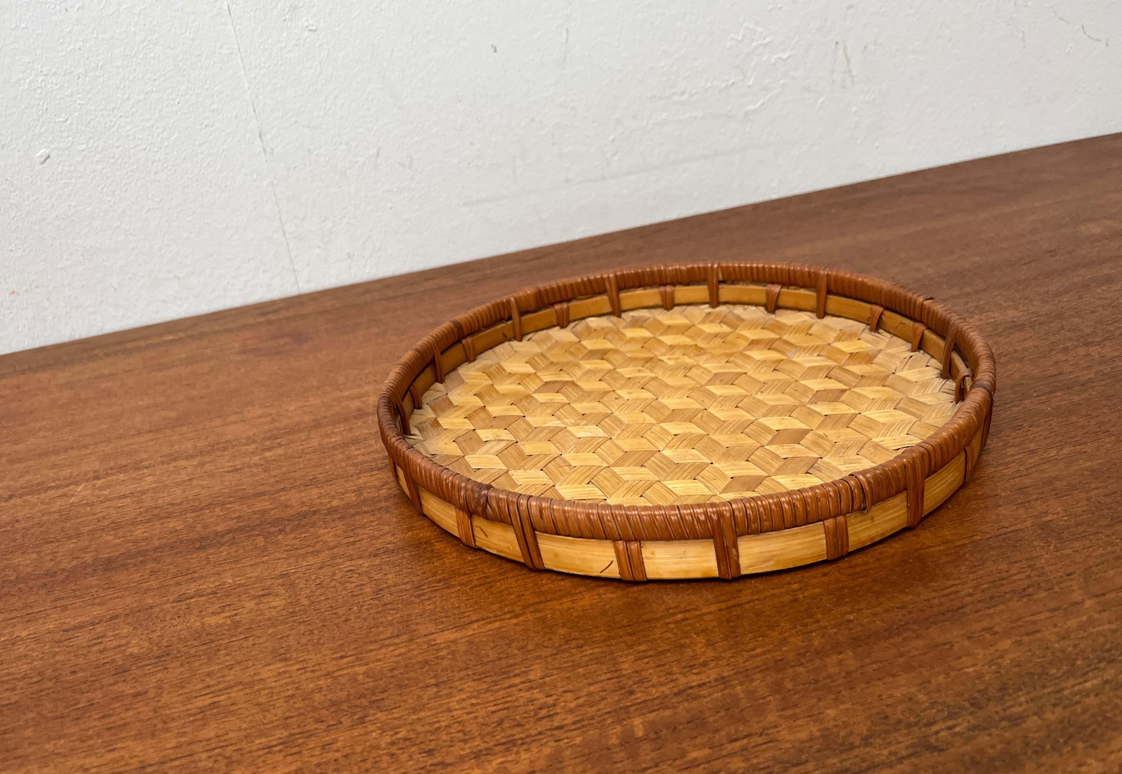 Ciotola di vimini moderna di metà secolo, anni '60 in vendita 6