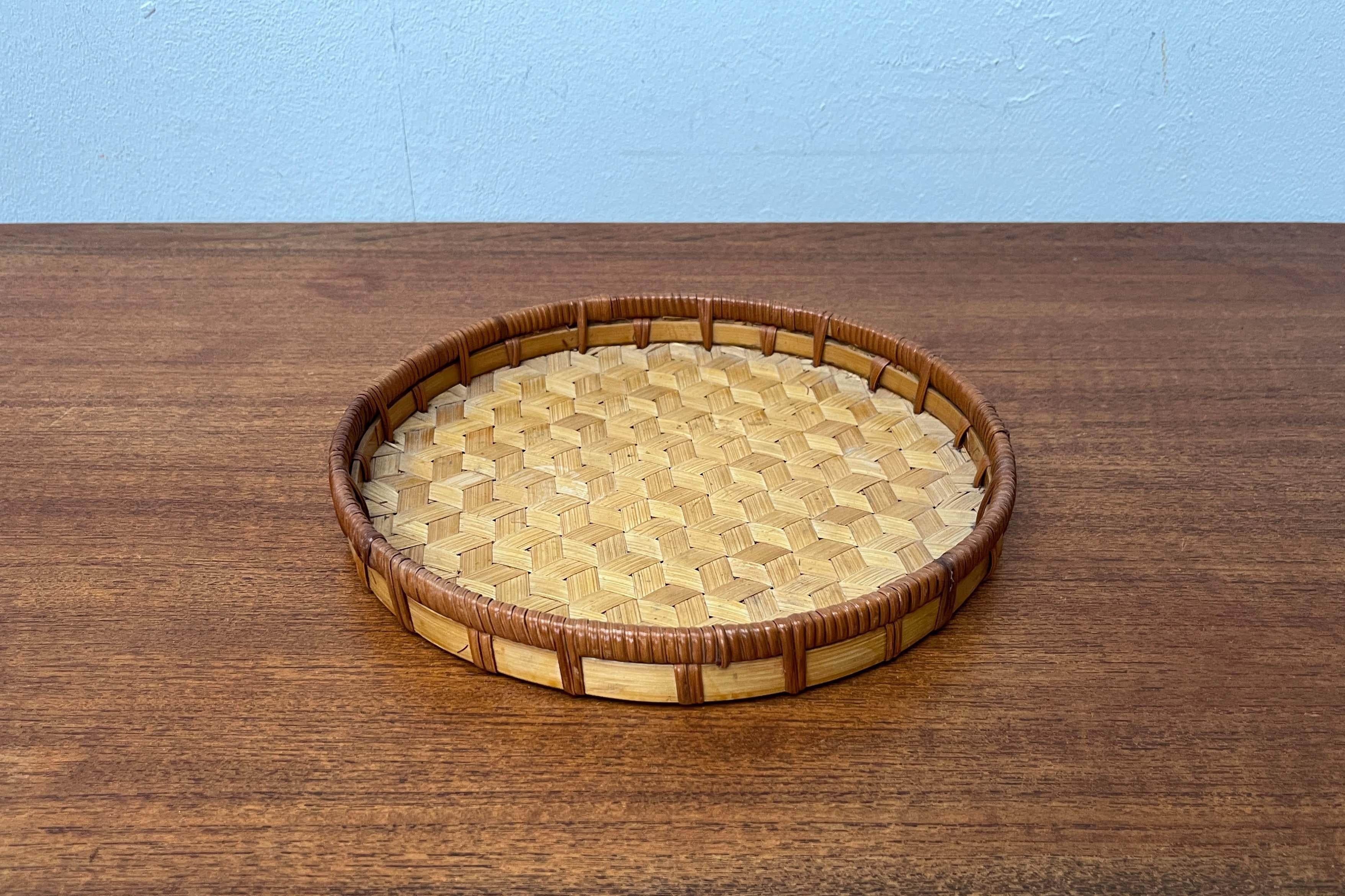 Ciotola di vimini moderna di metà secolo, anni '60 in vendita 1