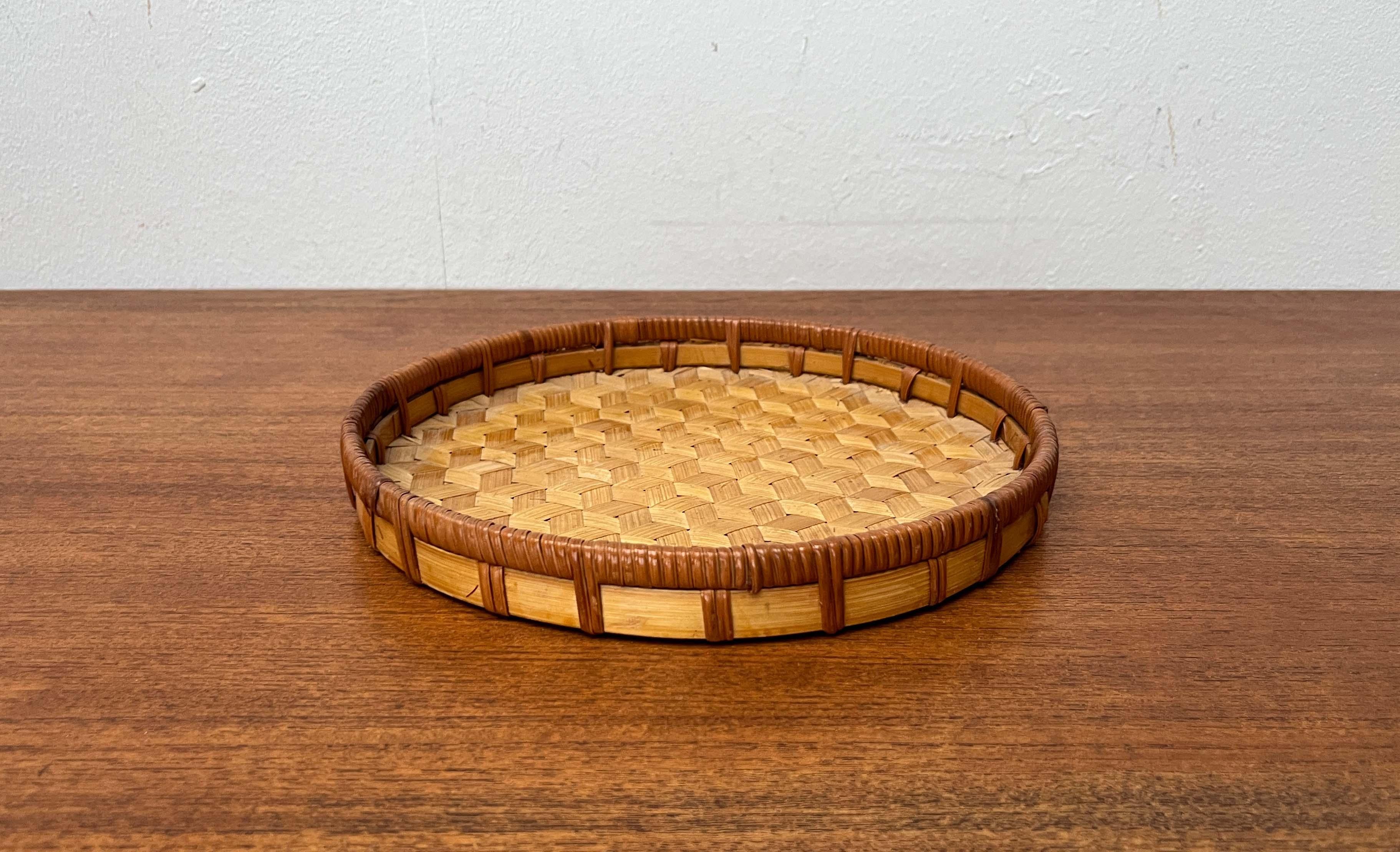 Ciotola di vimini moderna di metà secolo, anni '60 in vendita 2