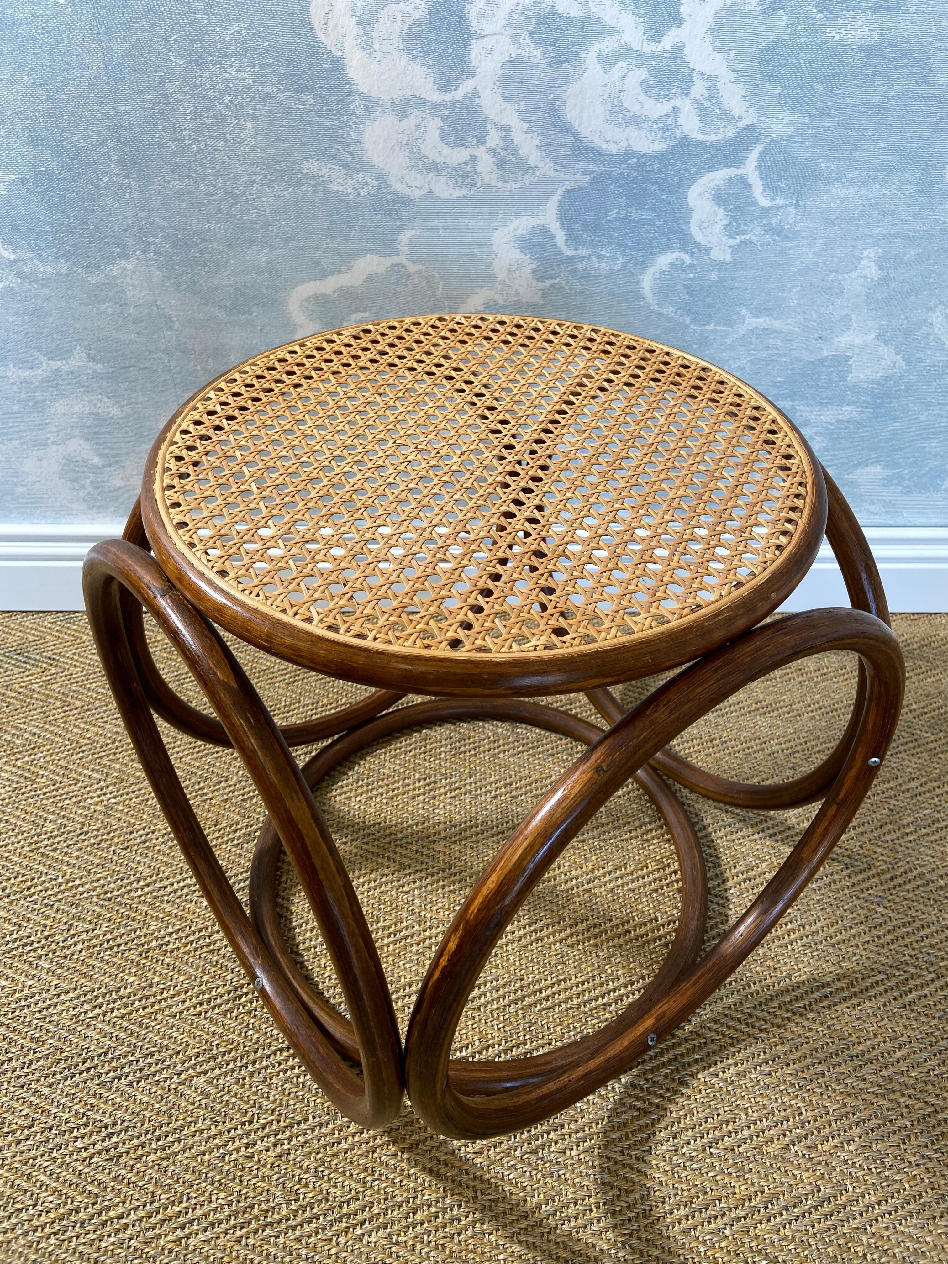 The Modernity Cane Bentwood Tabouret en osier (style Thonet) Bon état à Cork, IE