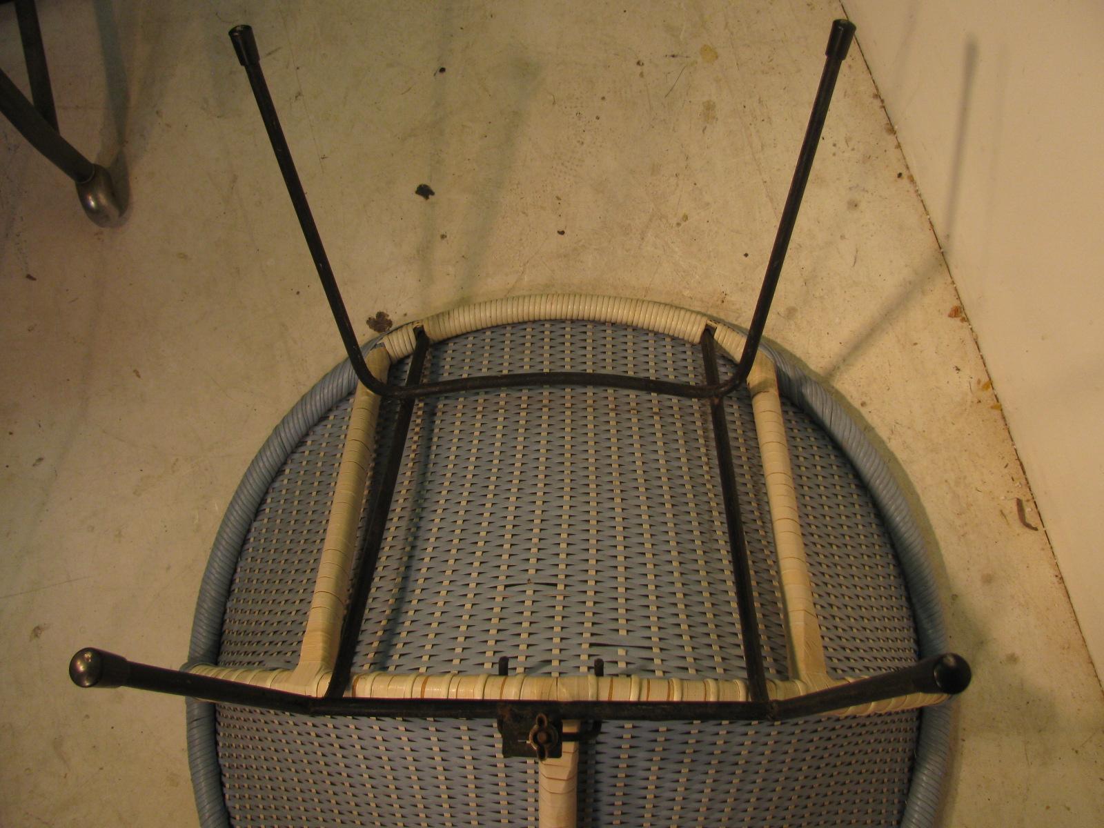 Mid-Century Modern Iron & Wicker Hoop Lounge Chair     For Sale 3