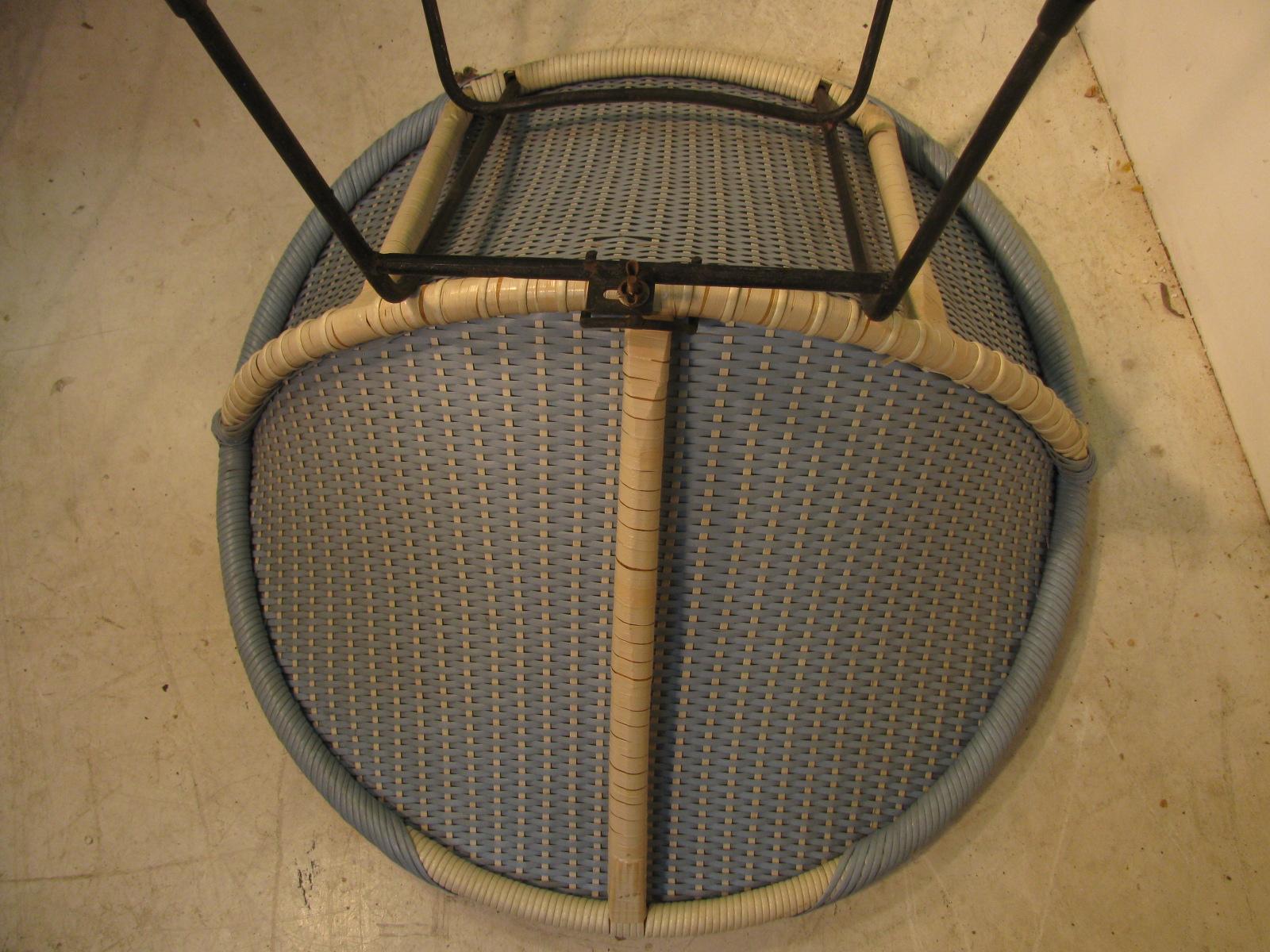 Mid-Century Modern Iron & Wicker Hoop Lounge Chair     For Sale 4