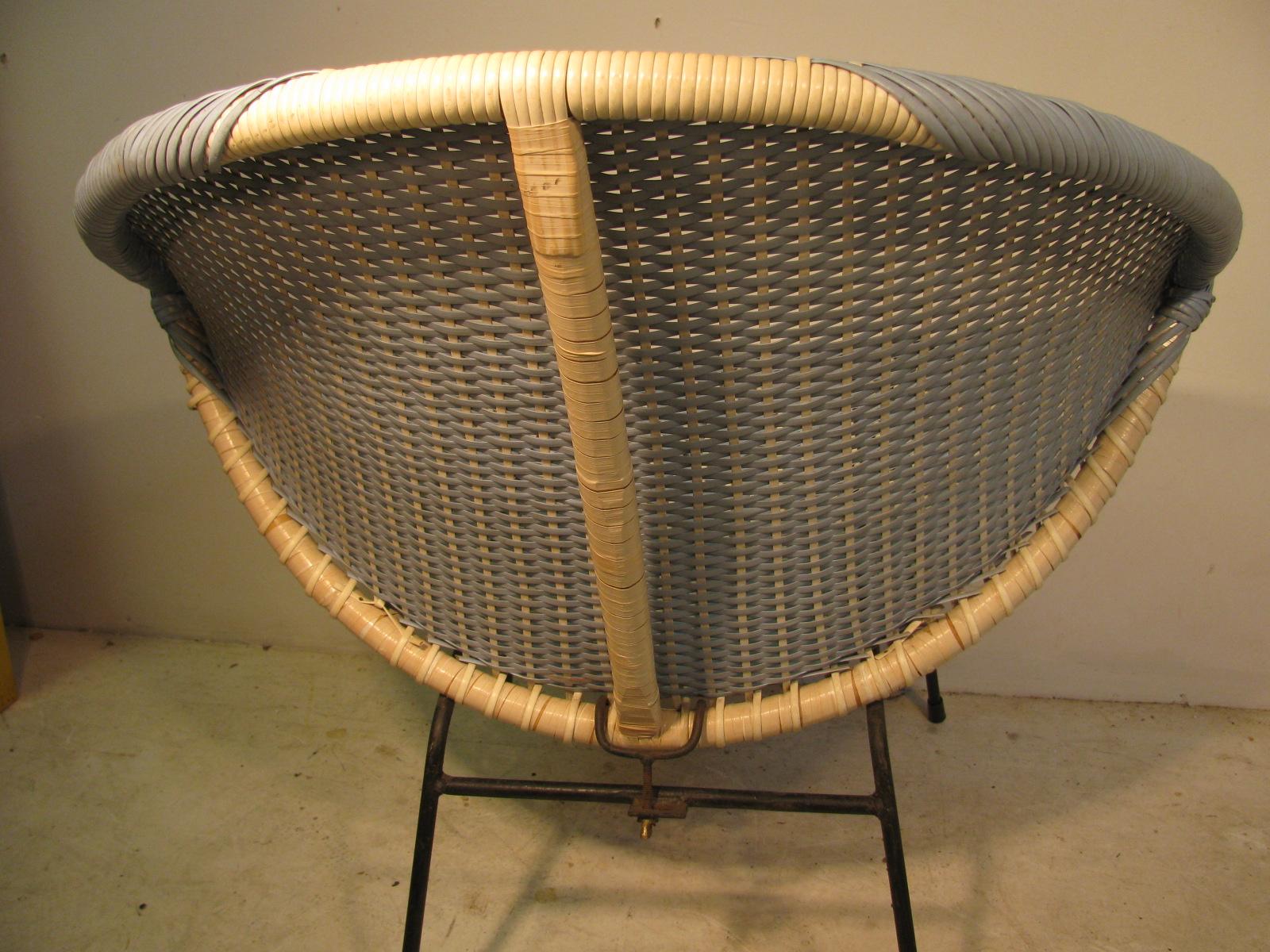 Mid-20th Century Mid-Century Modern Iron & Wicker Hoop Lounge Chair     For Sale