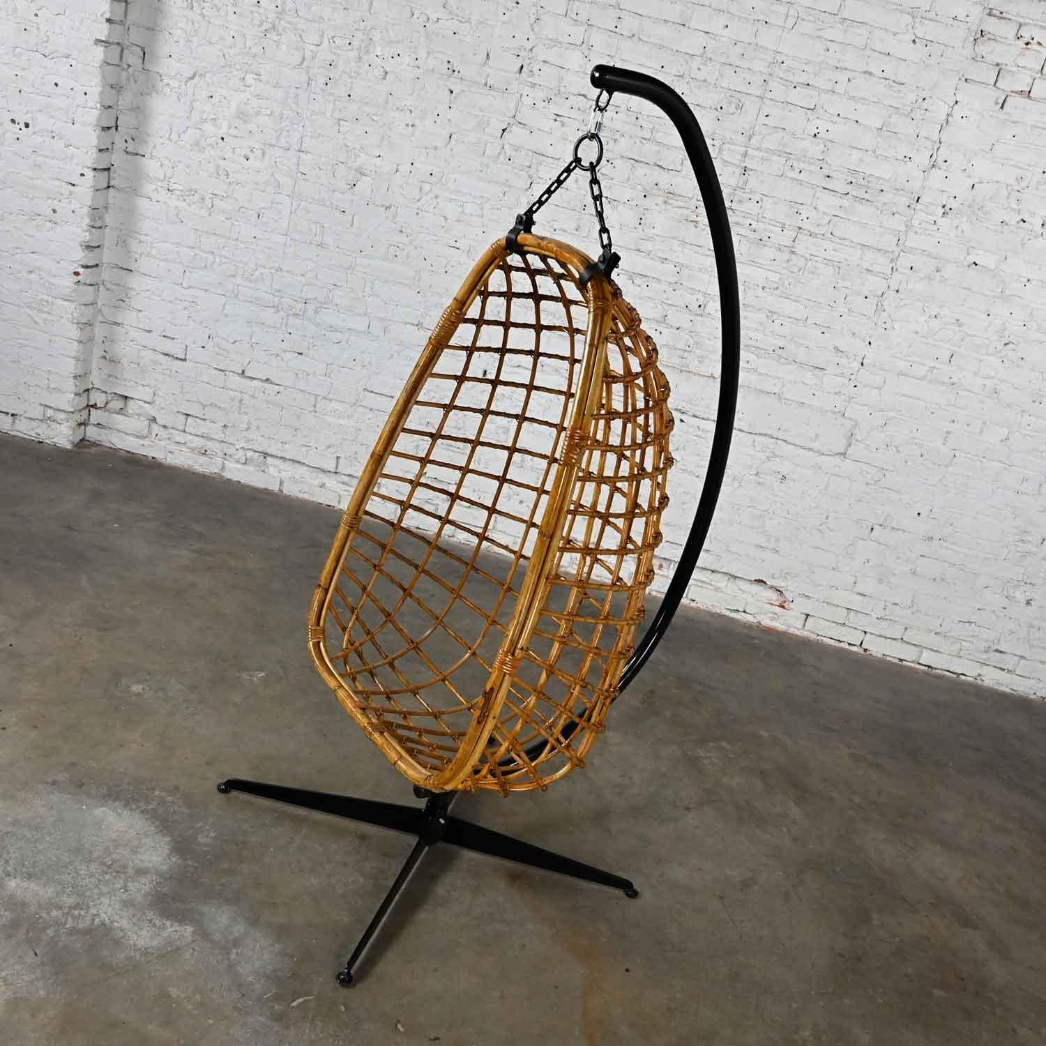 Mid-Century Modern Wicker Rattan Hanging Basket Chair & Black Painted Stand 3