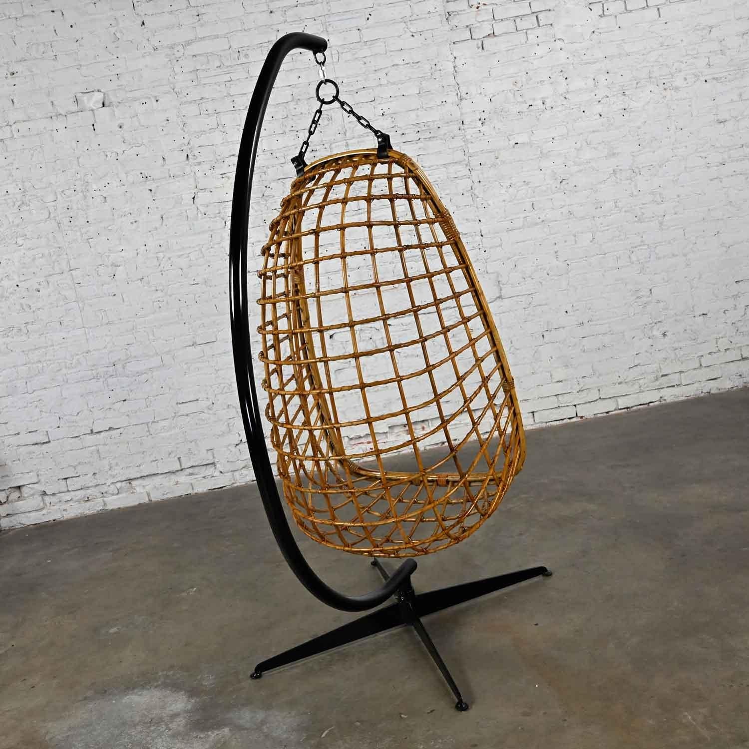 Mid-Century Modern Wicker Rattan Hanging Basket Chair & Black Painted Stand 5