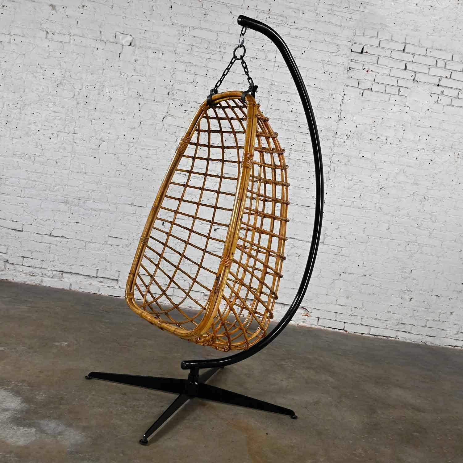 Mid-Century Modern Wicker Rattan Hanging Basket Chair & Black Painted Stand 11