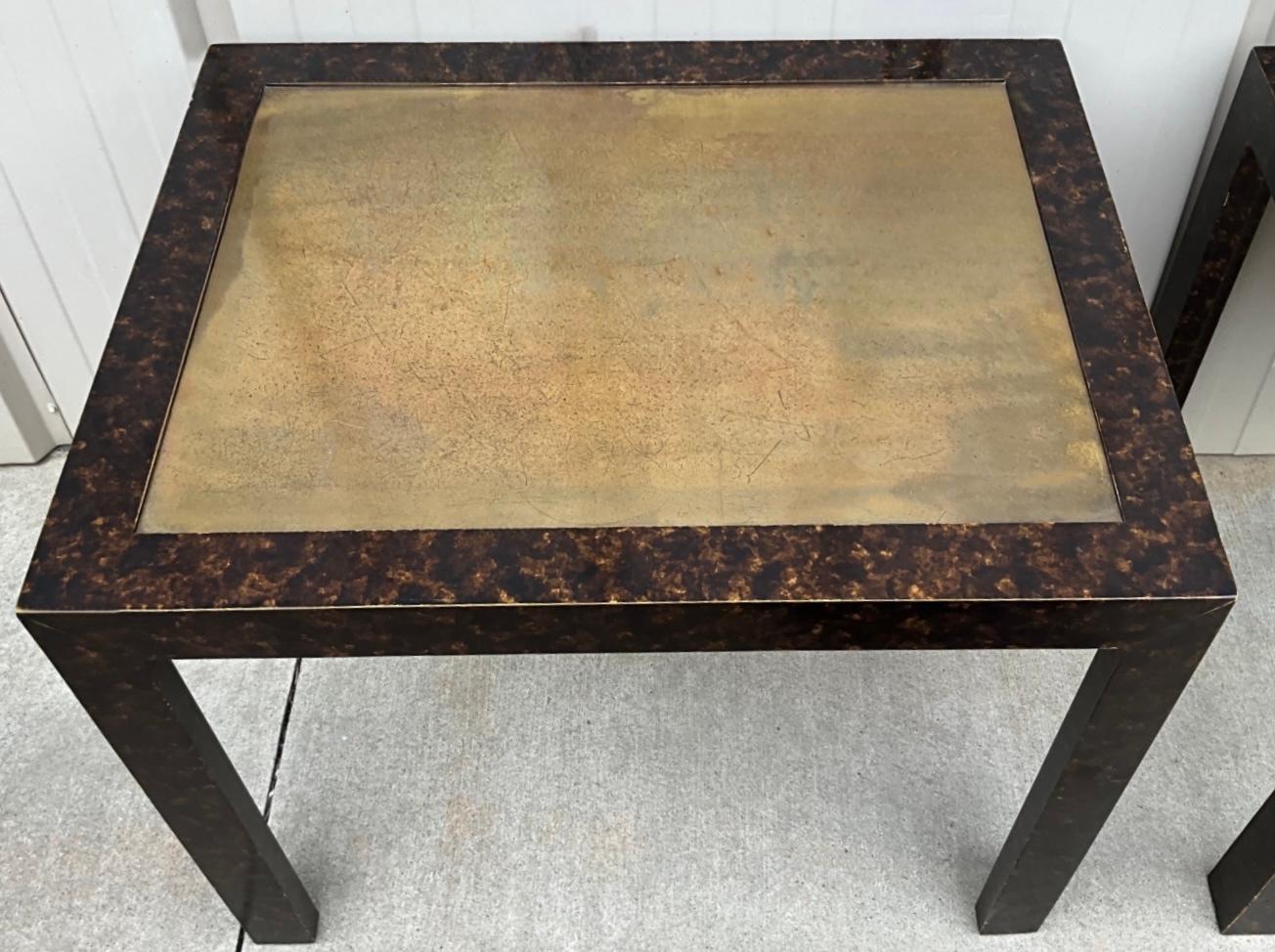 Mid-Century Modern Tables d'appoint The Modernity en fausse tortue et laiton - Paire en vente