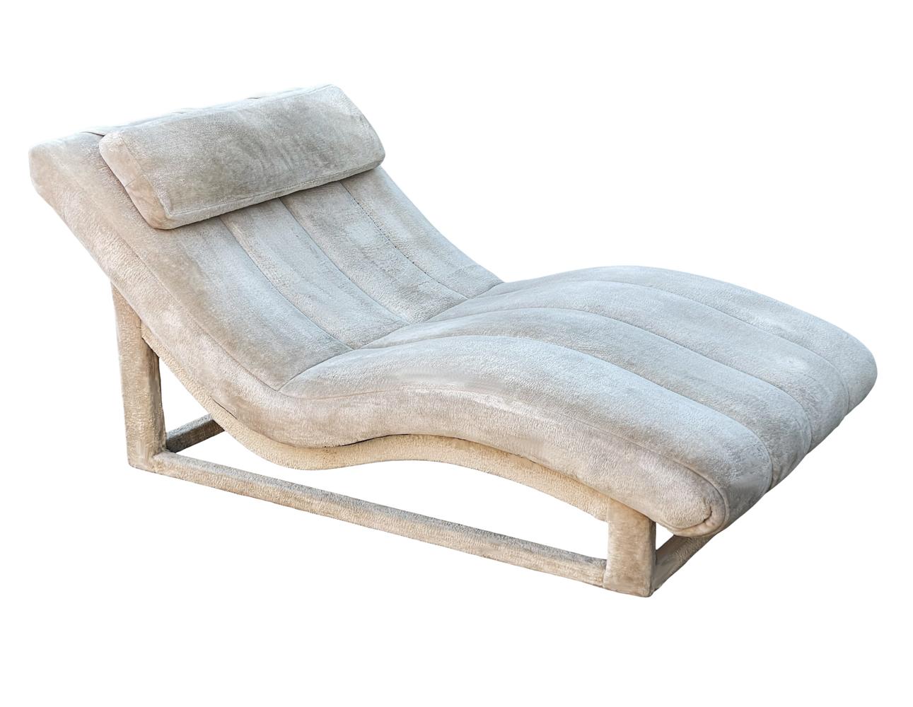 Mid-Century Modern Wide Chaise Lounge Chair in Faux Fur After Milo Baughman In Fair Condition In Philadelphia, PA