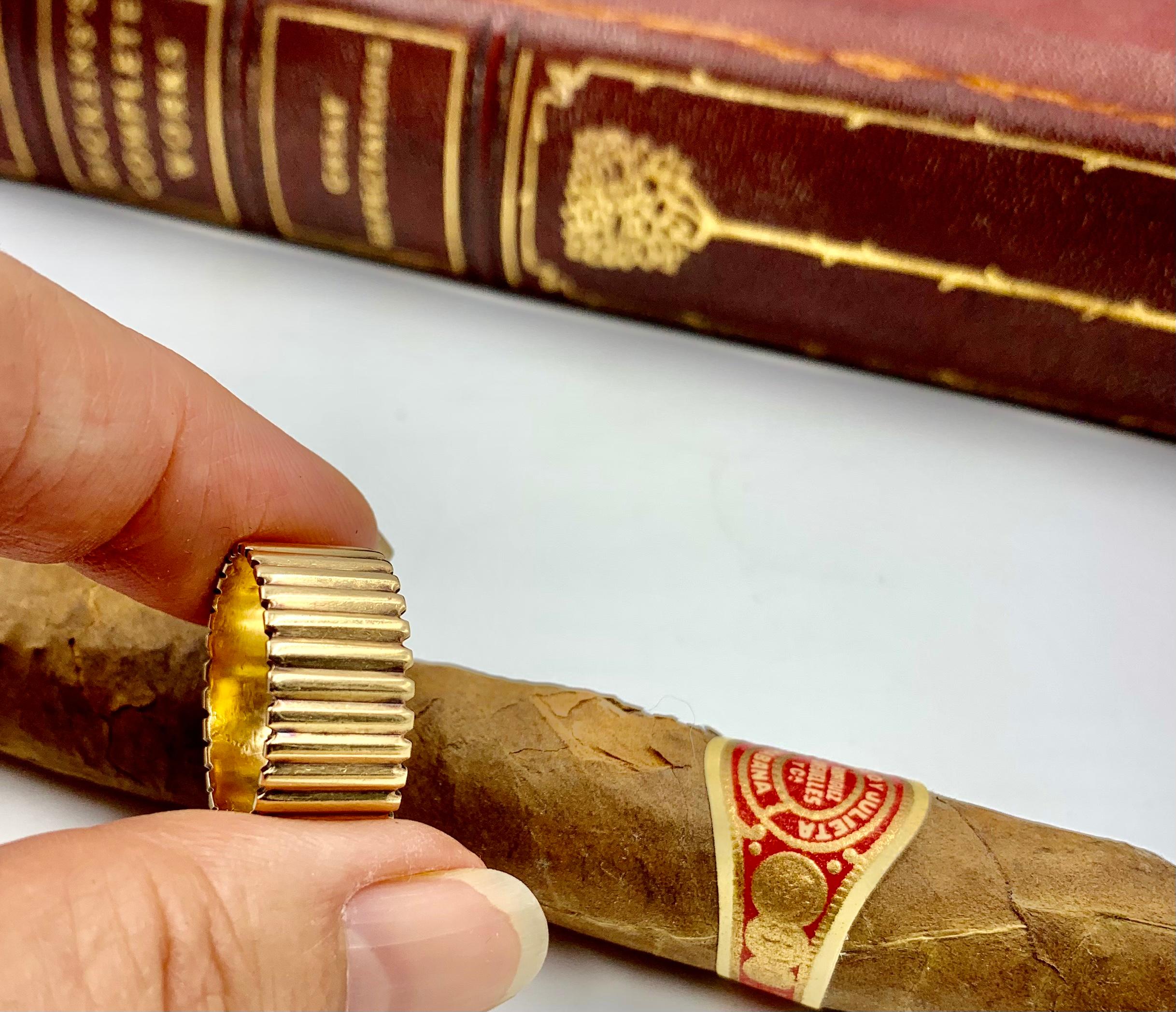 Beautiful MCM cigar band ring, substantial quality, wide reed design reminiscent of a circle band of cigars.
Very good condition, lovely patina.
Marks: 14K
Width of band 9.5mm
Size 6US