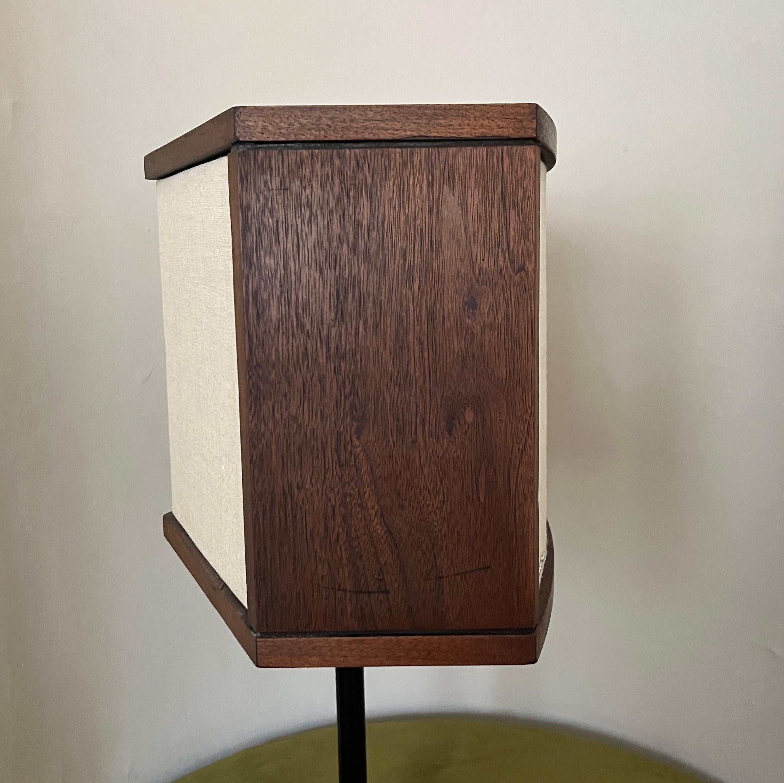 Moderner Wifi-Spiegel aus der Mitte des Jahrhunderts: Bose 901 Redux (Holz) im Angebot