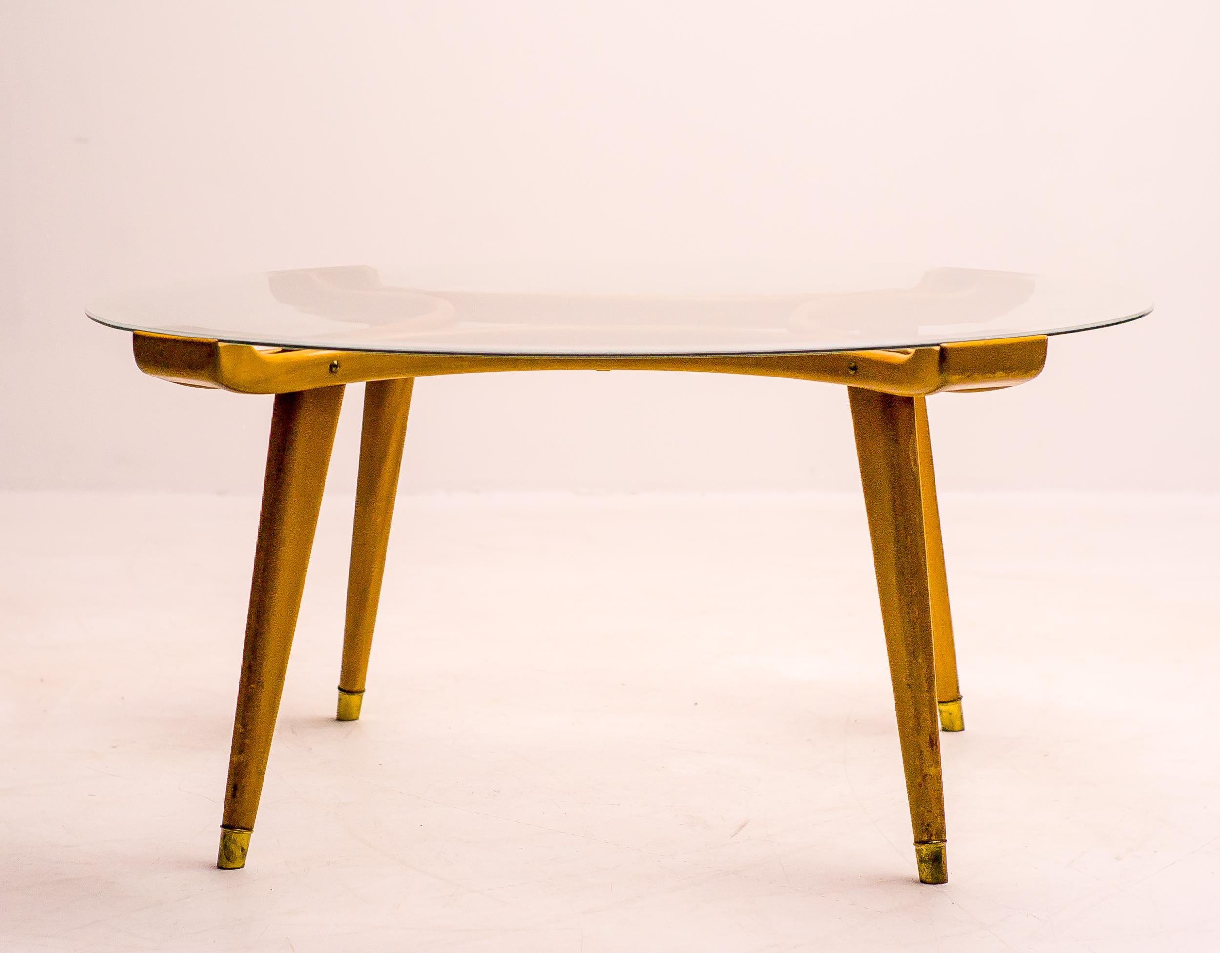 Mesa baja de nogal William Watting de mediados del siglo XX en venta 1