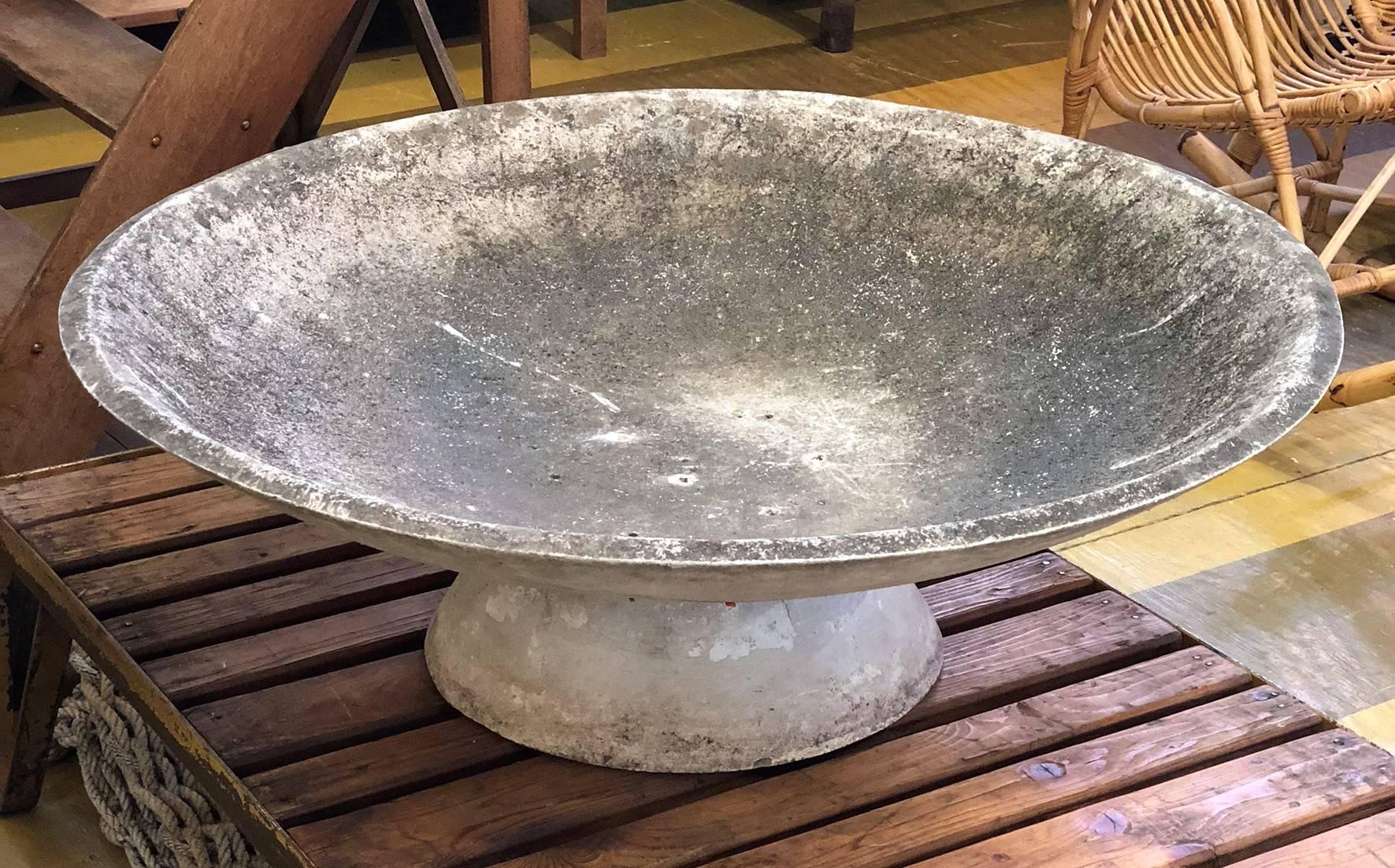 Mid-Century Modern Willy Guhl Fiber Cement Saucer Planter on Stand, circa 1950 In Good Condition In Houston, TX