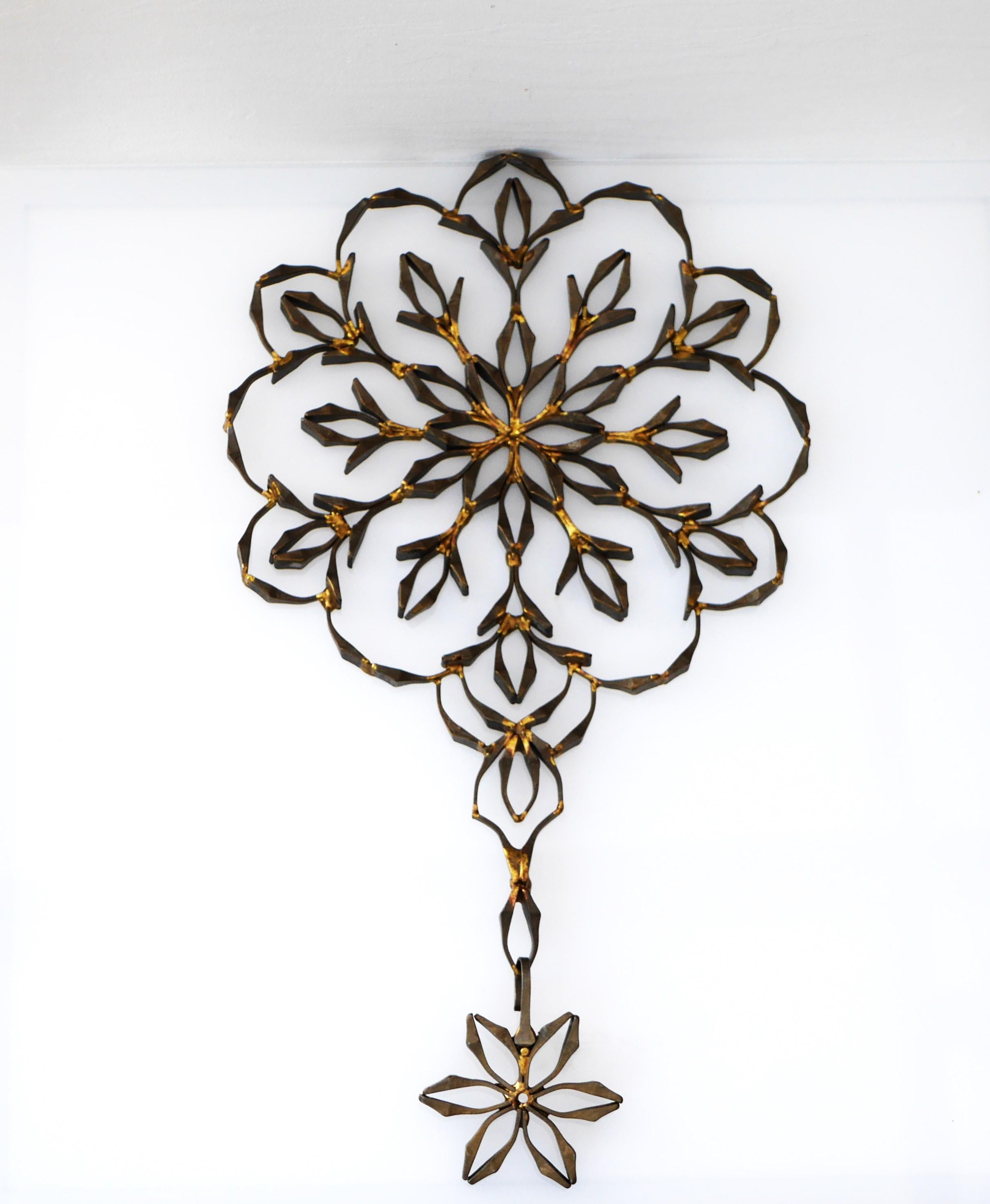 Fatto a mano Ciondolo decorativo in metallo a forma di finestra, moderno e di metà secolo in vendita
