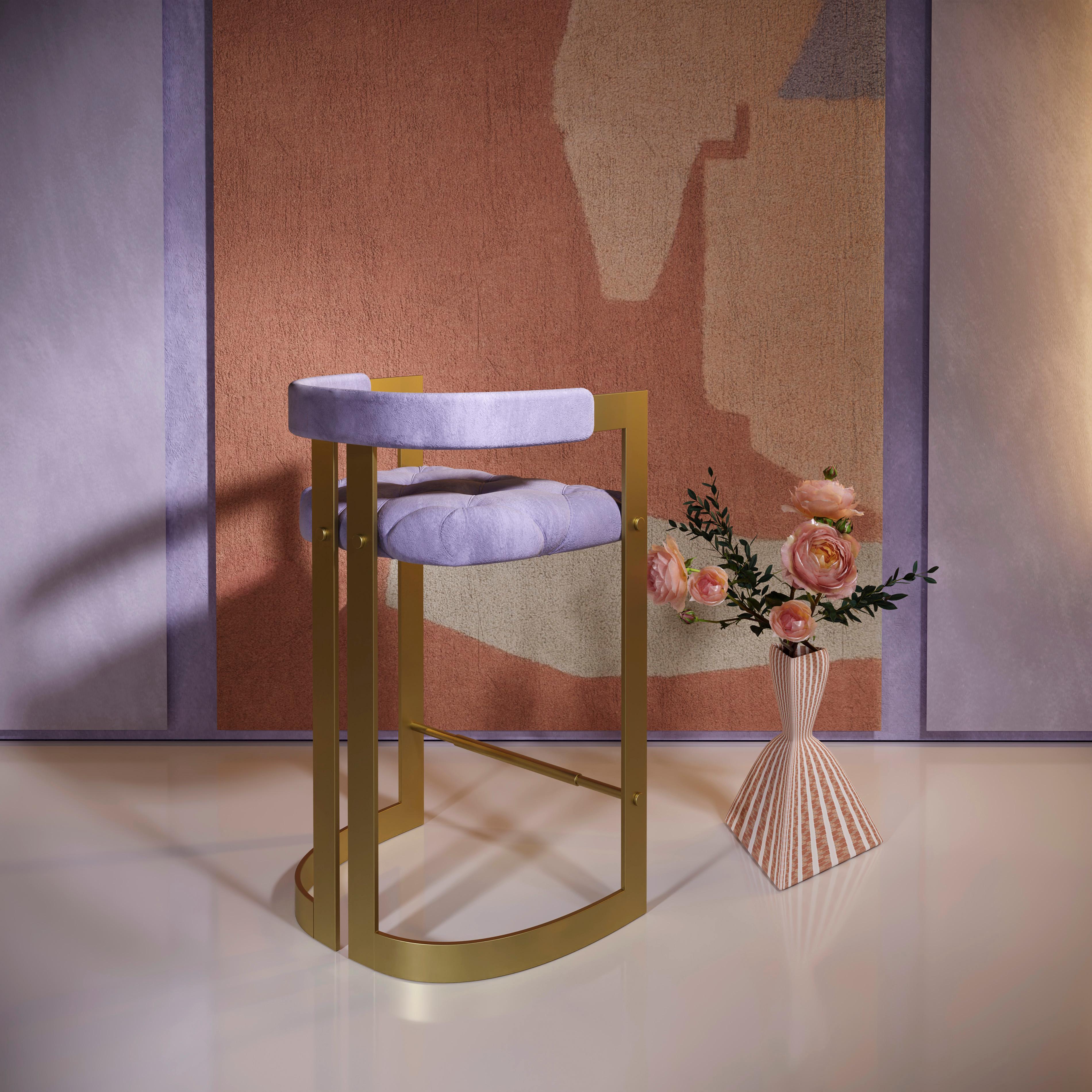 Ottiu a créé cette pièce classique et intemporelle inspirée des salons glamour des années hollywoodiennes. Associant le cuir véritable au laiton brossé vieilli, la chaise de bar Winfrey Mid-Century Modern vous fera rêver du glamour de l'âge d'or. La