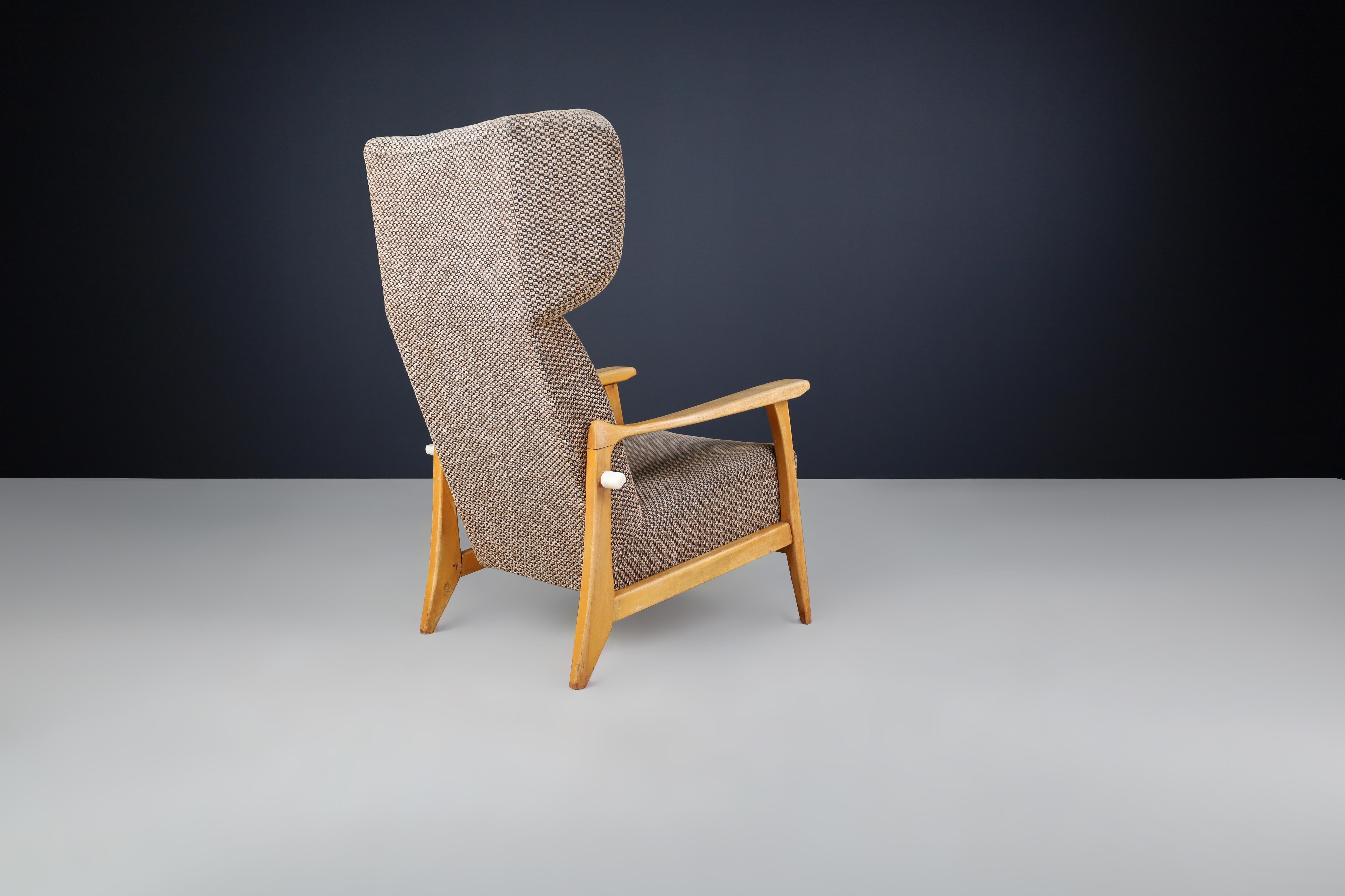 Mid-Century Modern Wingback Lounge Chair by Krásná Jizba, Praha, 1960s en Bueno estado para la venta en Almelo, NL